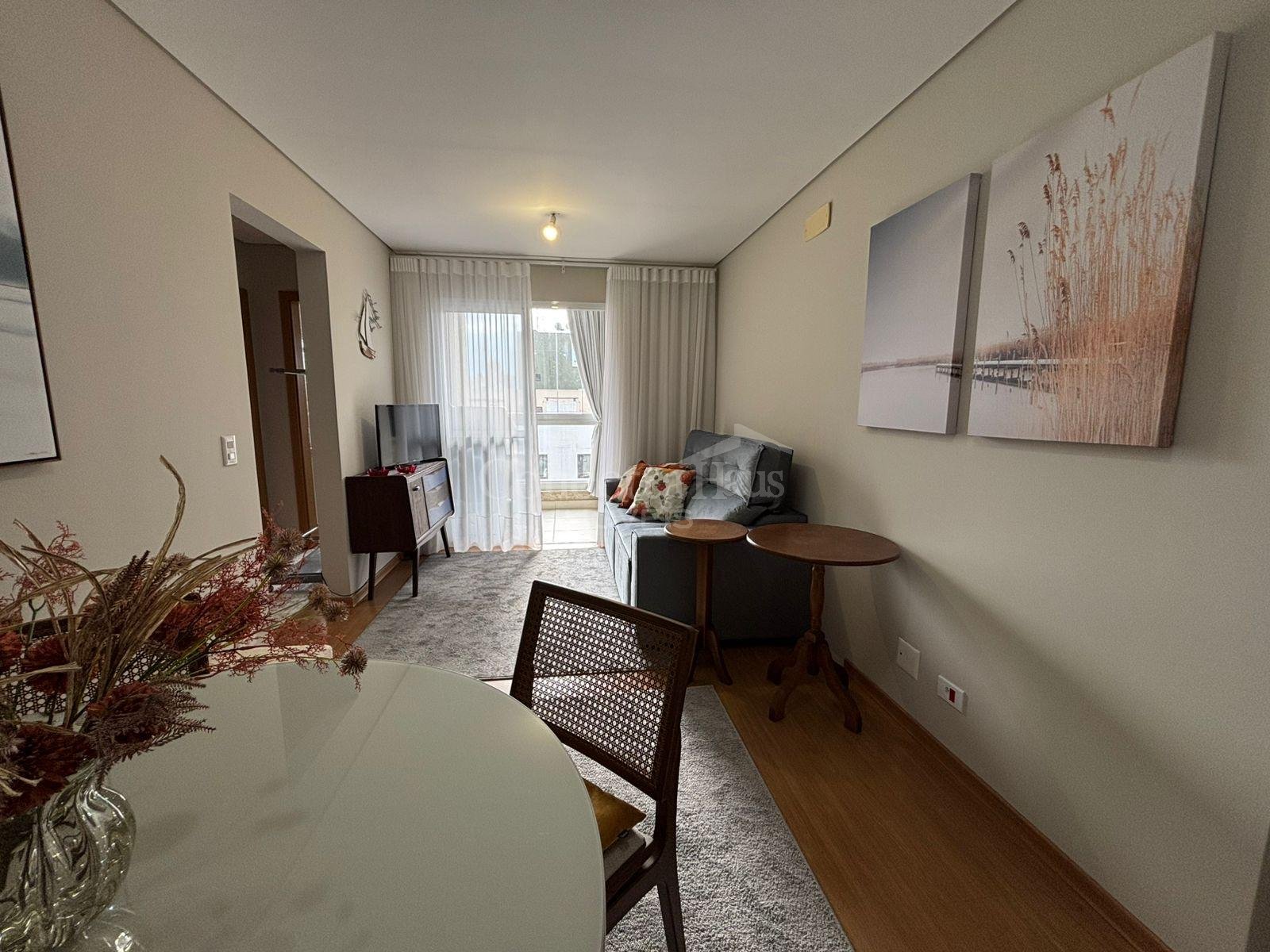 Apartamento à venda no Água Verde, sacada com churrasqueira, 2...