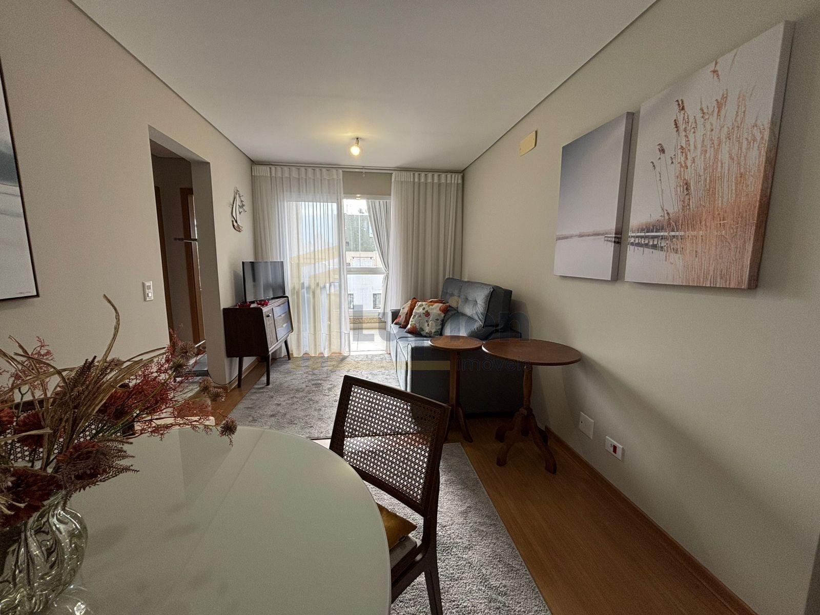Apartamento à venda no Água Verde, sacada com churrasqueira, 2...