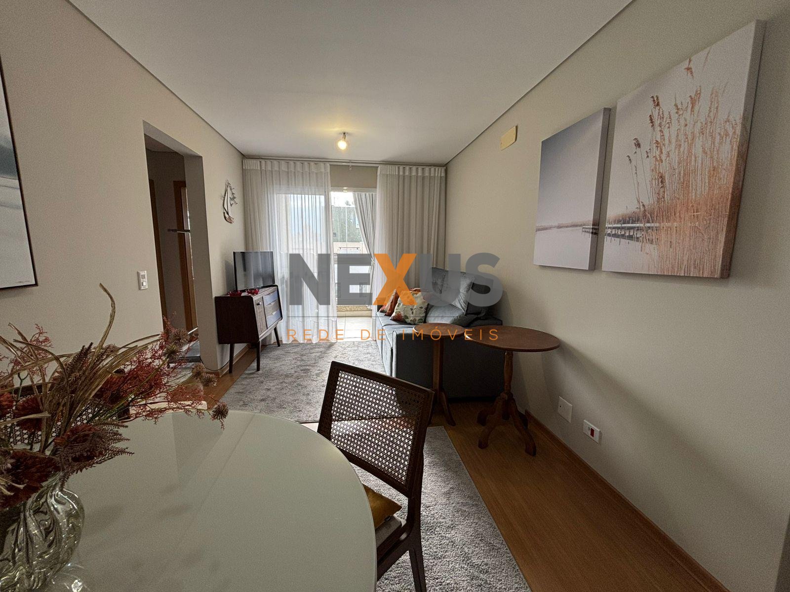 Apartamento à venda no Água Verde, sacada com churrasqueira, 2...