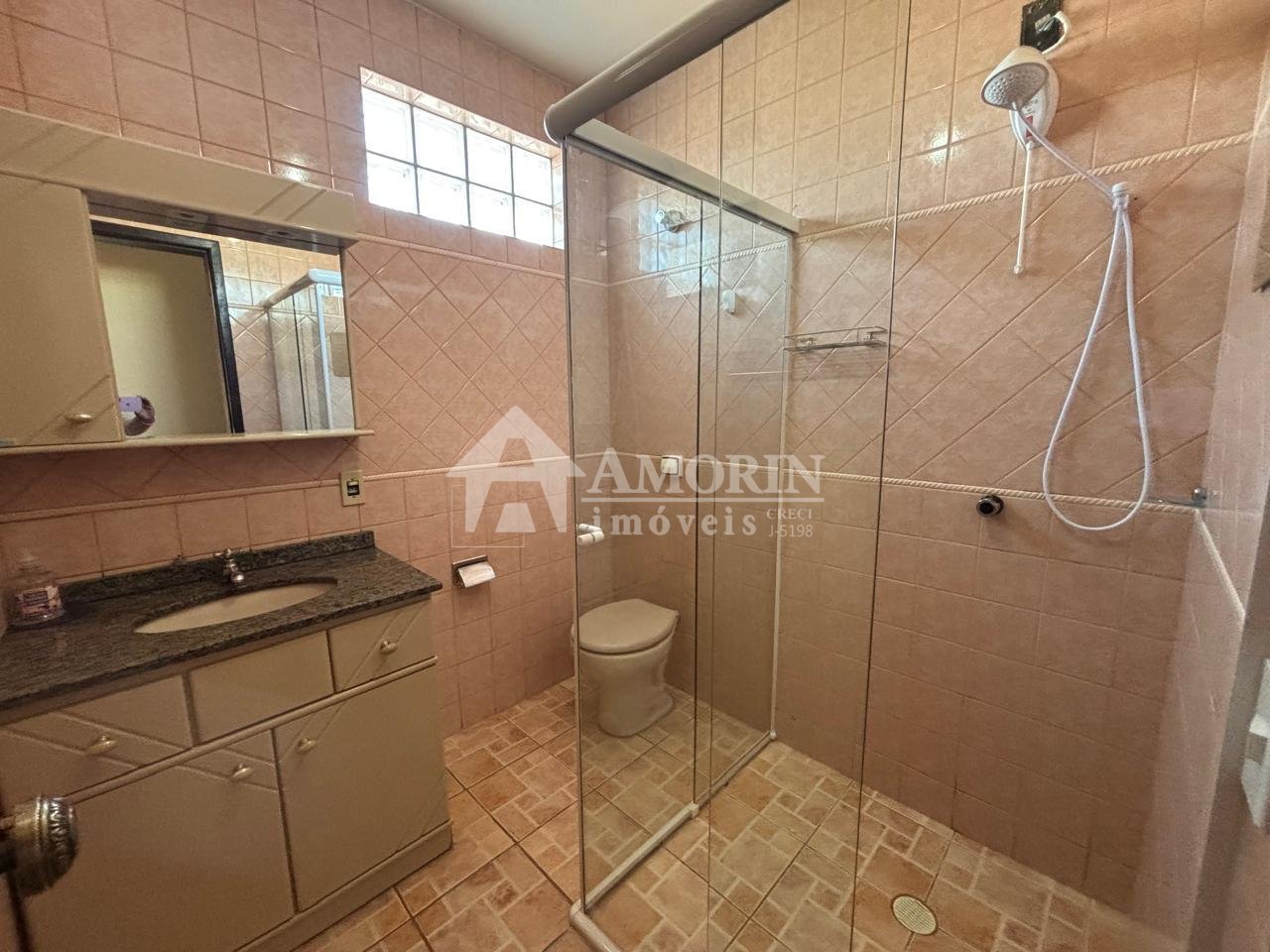 Casa em  2 dormitórios com armários cozinha, próximo ao Mercad...