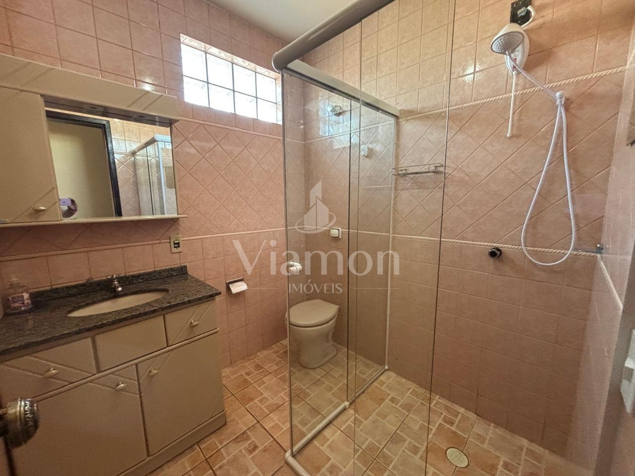 Casa em  2 dormitórios com armários cozinha, próximo ao Mercad...