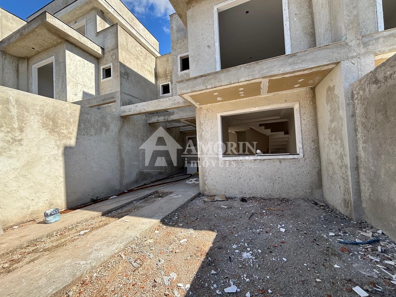 Sobrado com 122,88 m , 3 dormitórios  1 suite , sacada, Aceita...