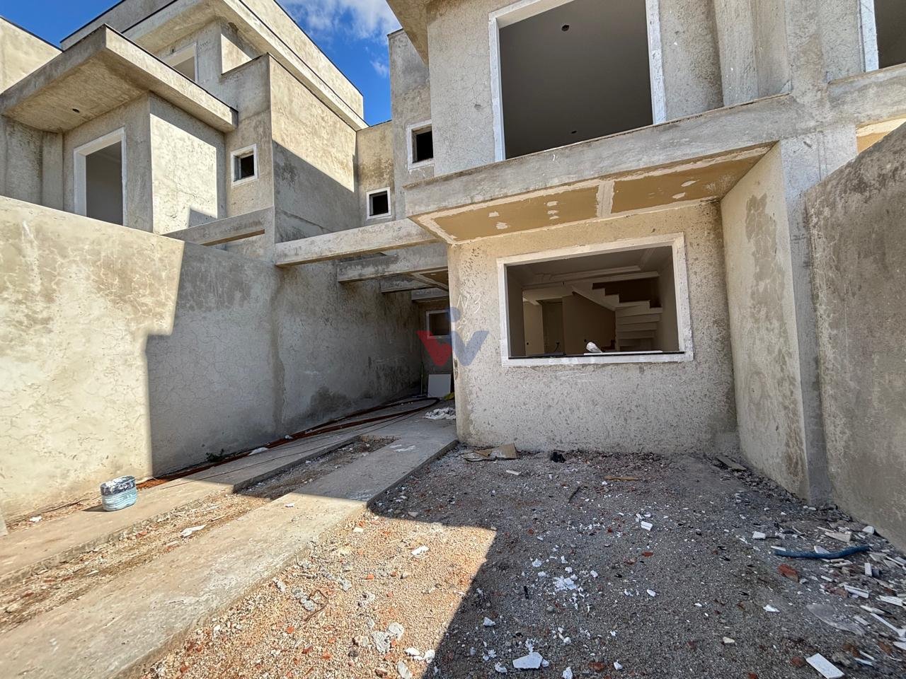 Sobrado com 122,88 m , 3 dormitórios  1 suite , sacada, Aceita...