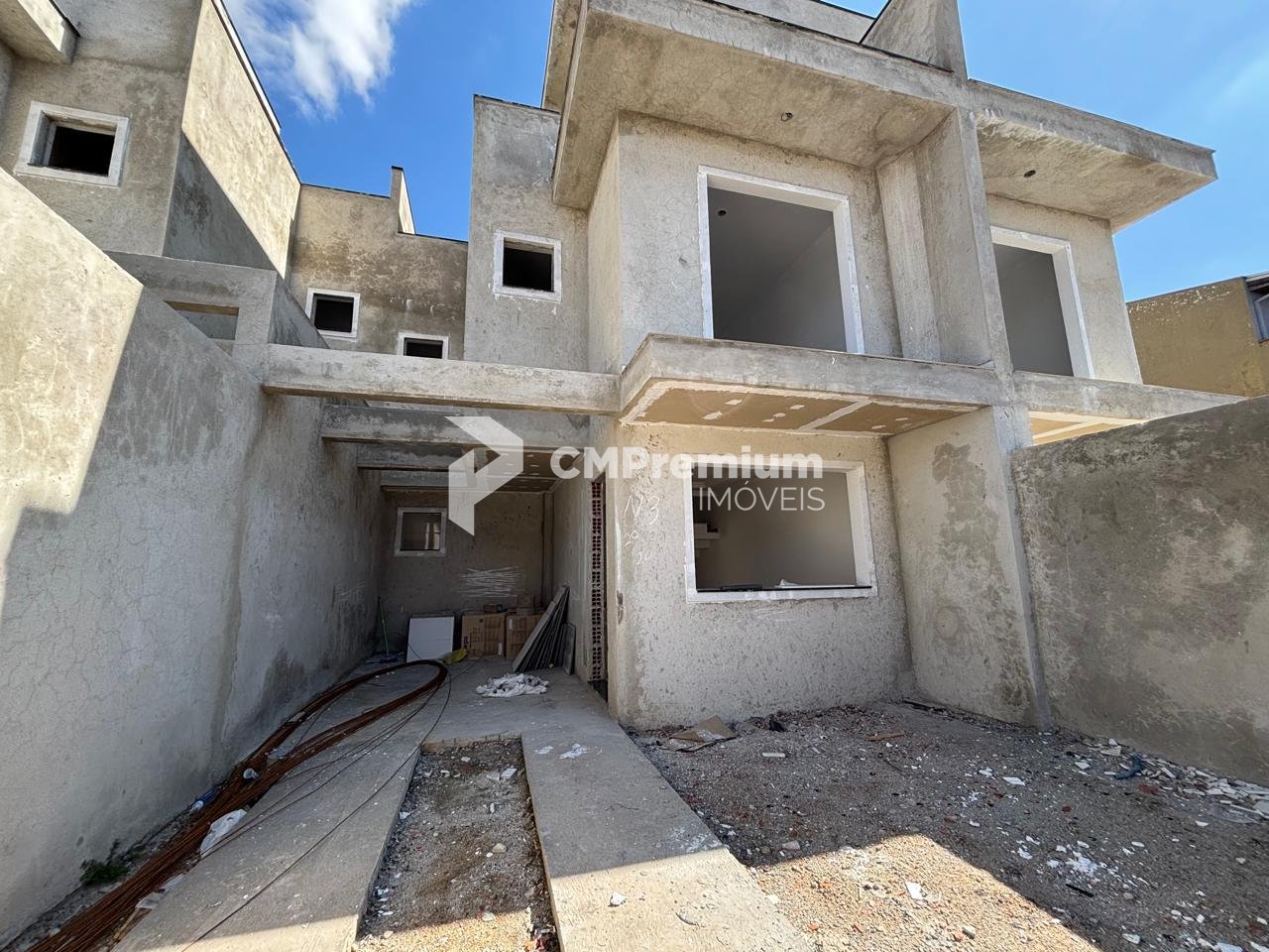 Sobrado com 122,88 m , 3 dormitórios  1 suite , sacada, Aceita...