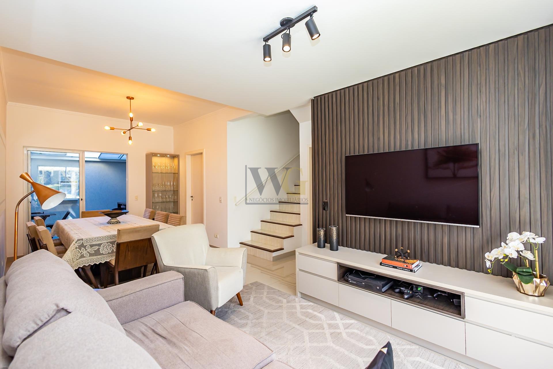 Sobrado à venda em condomínio fechado, 3 dormitórios, 168m2- C...