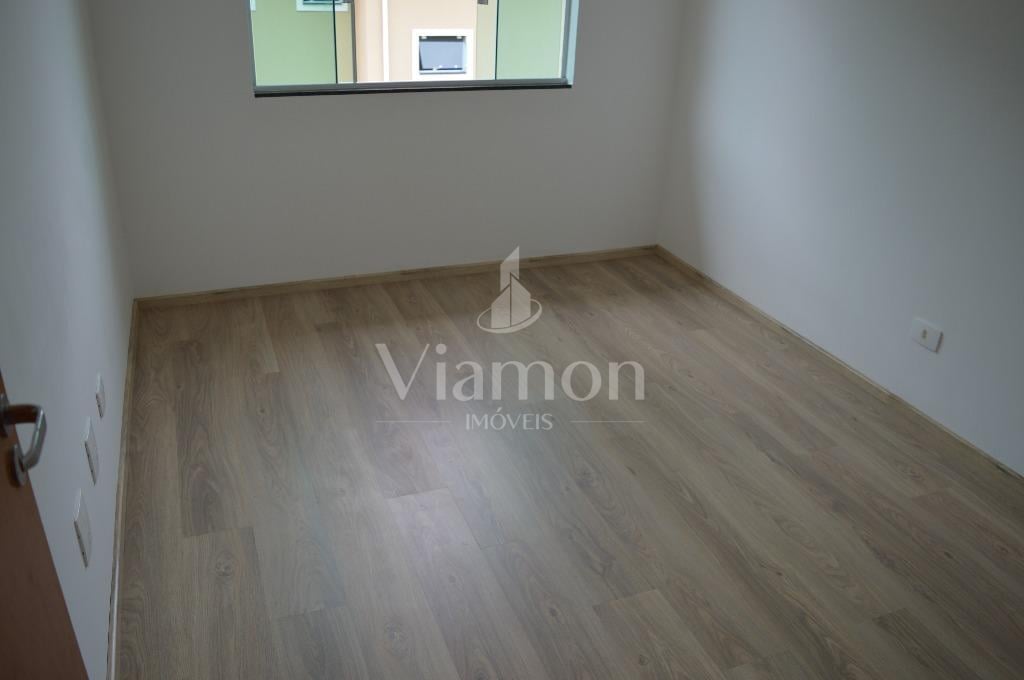 Sobrado á venda Pinheirinho, Curitiba-Pr em Condomínio Fechado.