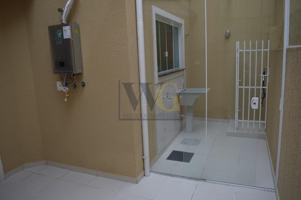 Sobrado á venda Pinheirinho, Curitiba-Pr em Condomínio Fechado.