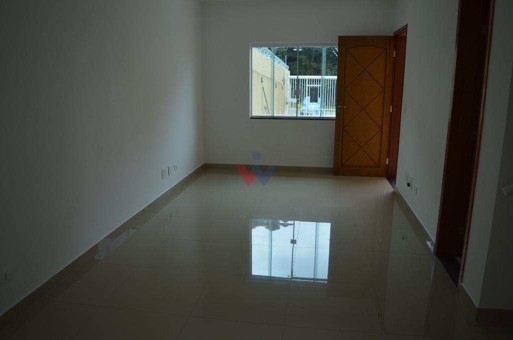 Sobrado á venda Pinheirinho, Curitiba-Pr em Condomínio Fechado.