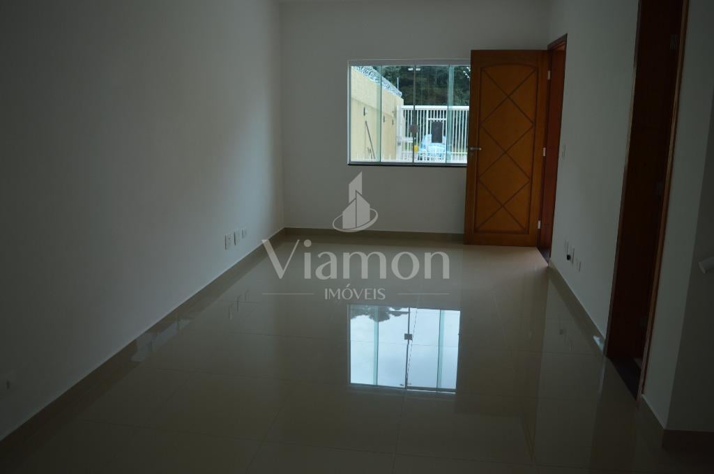 Sobrado á venda Pinheirinho, Curitiba-Pr em Condomínio Fechado.