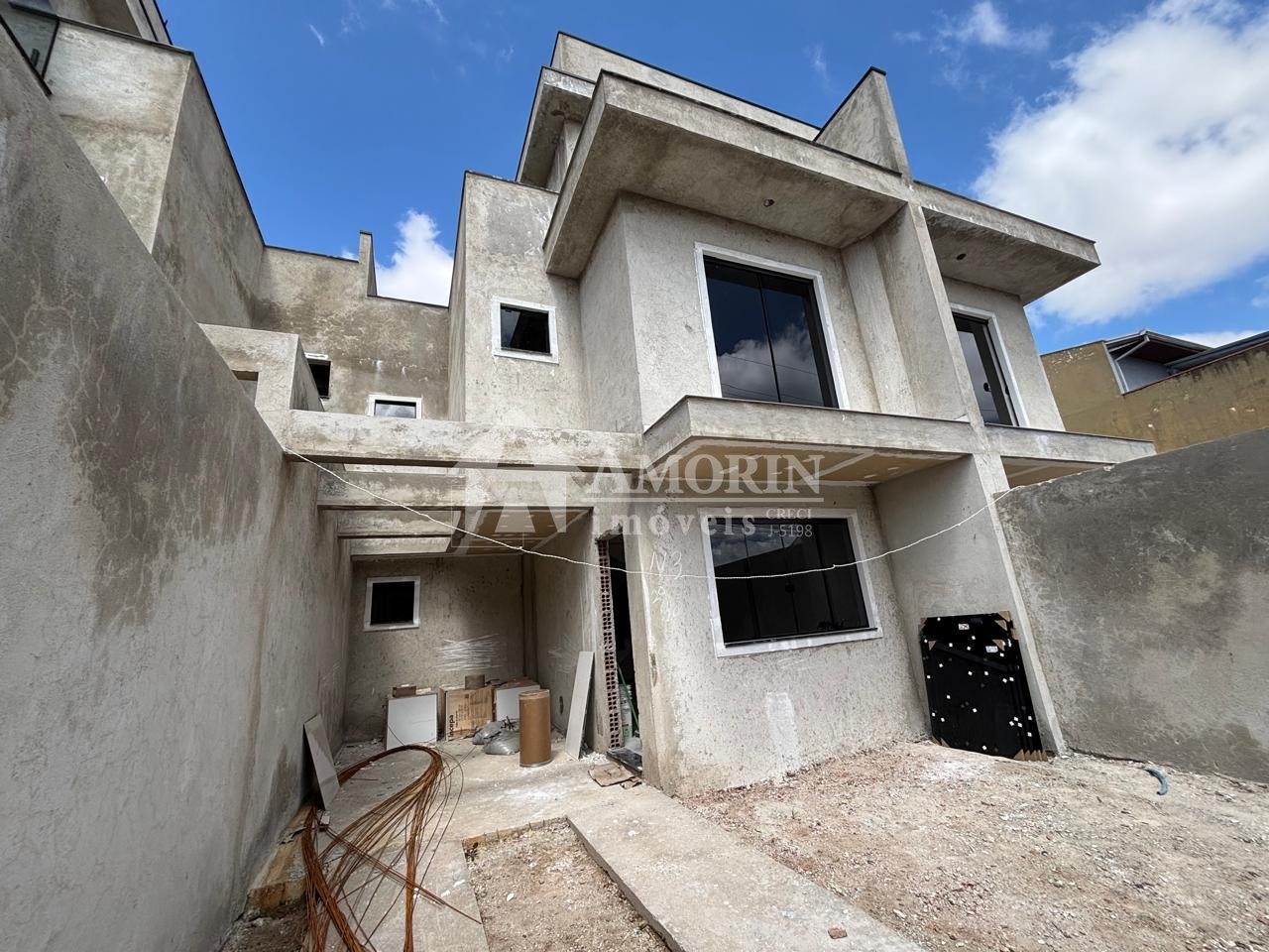 Sobrado com 122,88 m , 3 dormitórios  1 suite , sacada, Aceita...