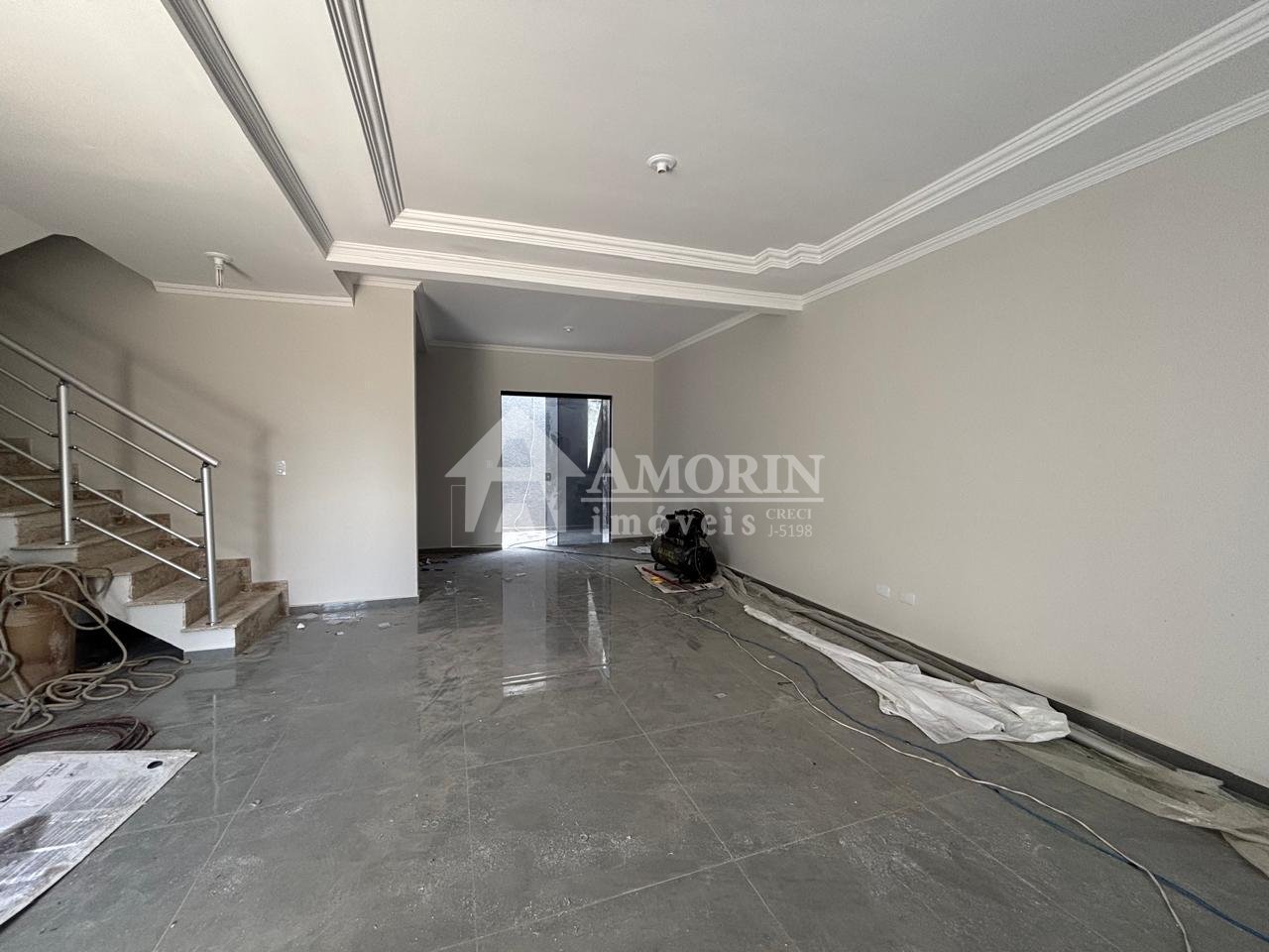 Sobrado à venda, 143m2, 3 dormitórios  1 suíte com sacada , te...