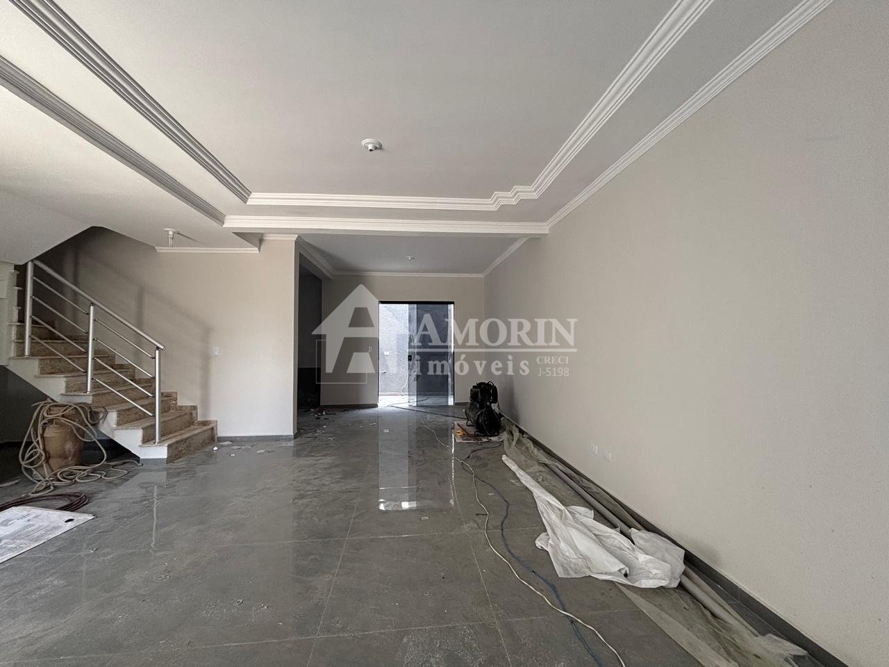 Sobrado à venda, 143m2, 3 dormitórios  1 suíte com sacada , te...