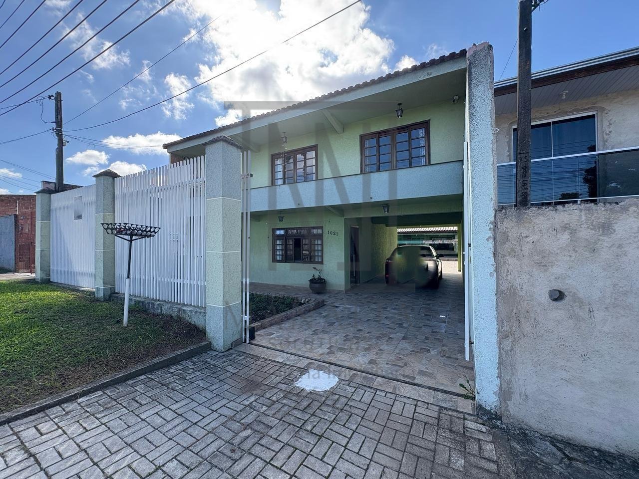 Sobrado com 4 dormitórios e quintal à venda, 262 m  por R  825...