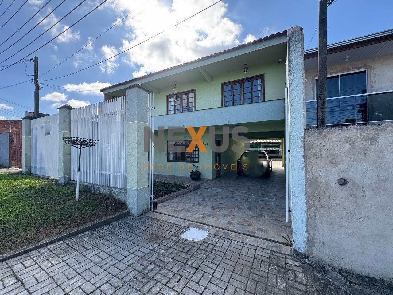 Sobrado com 4 dormitórios e quintal à venda, 262 m  por R  825...