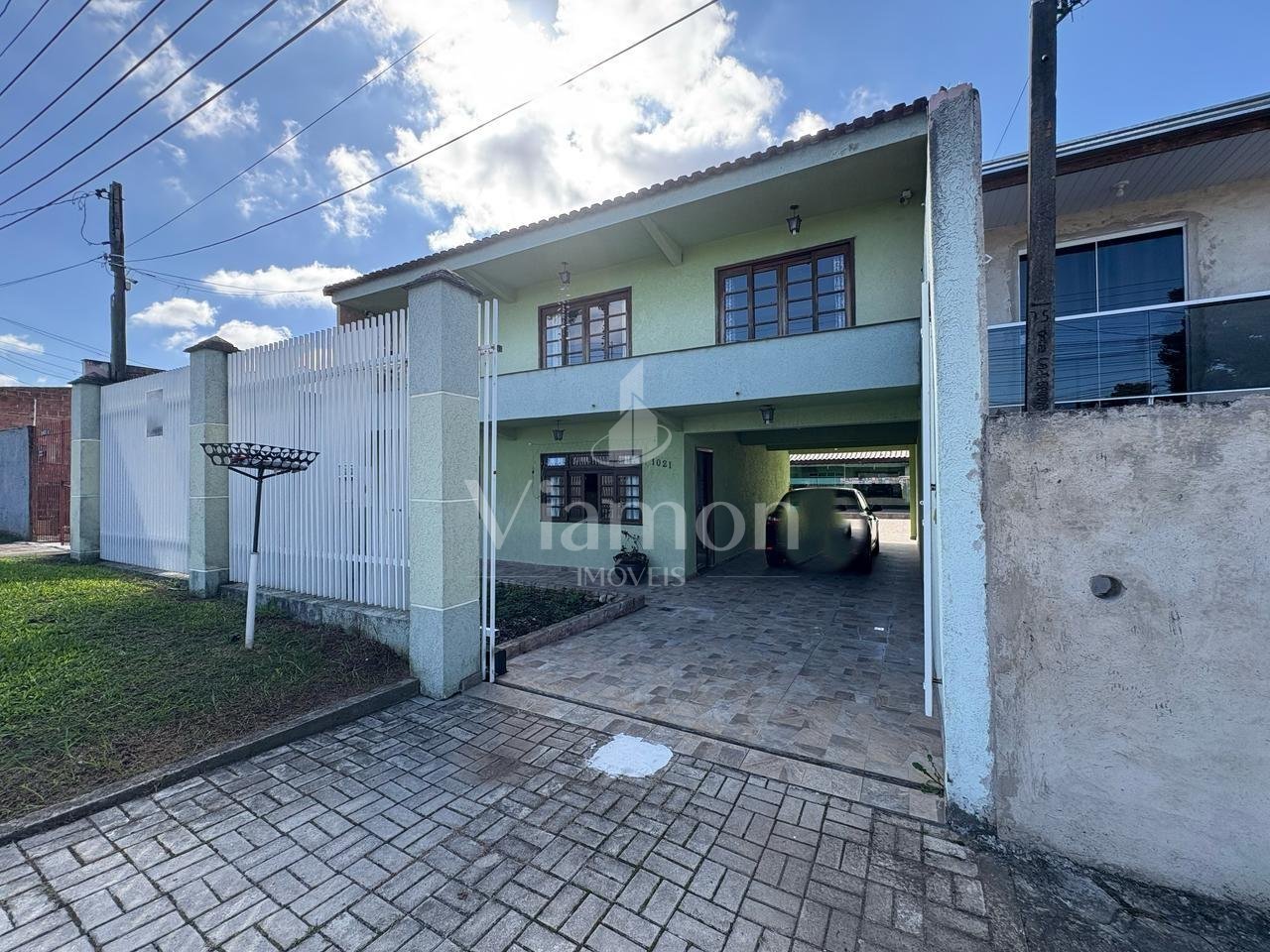 Sobrado com 4 dormitórios e quintal à venda, 262 m  por R  825...
