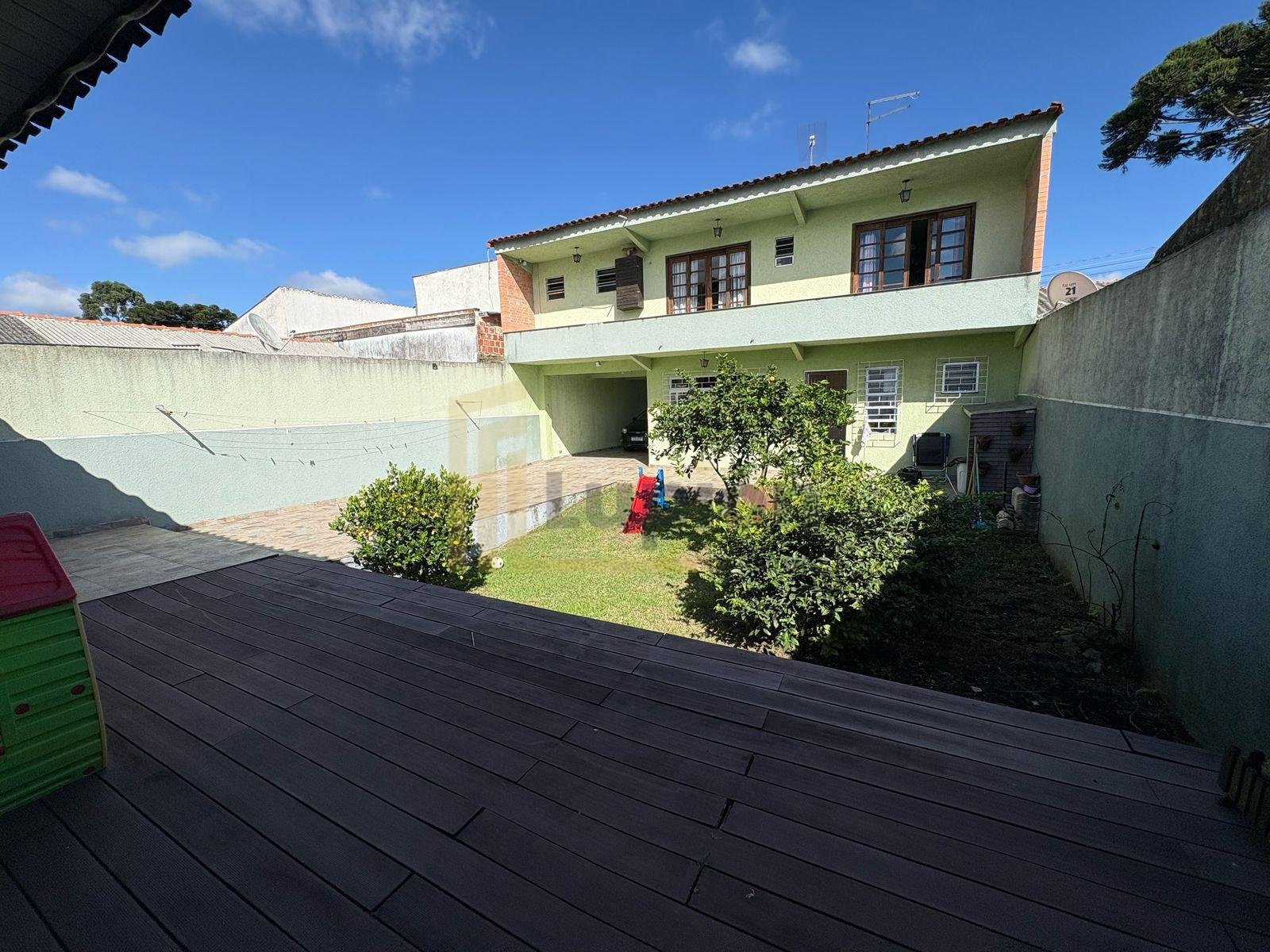Sobrado com 4 dormitórios e quintal à venda, 262 m  por R  825...