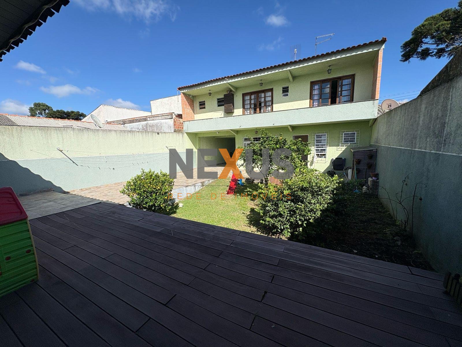 Sobrado com 4 dormitórios e quintal à venda, 262 m  por R  825...