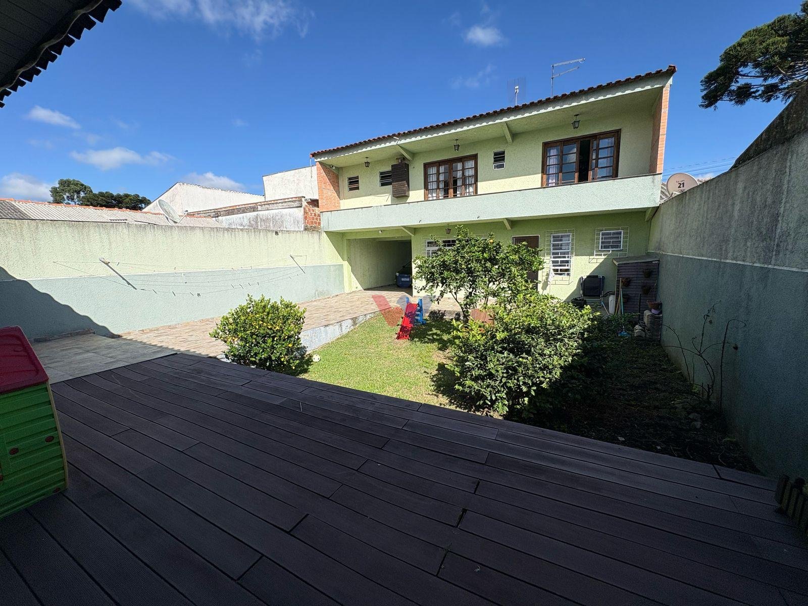 Sobrado com 4 dormitórios e quintal à venda, 262 m  por R  825...