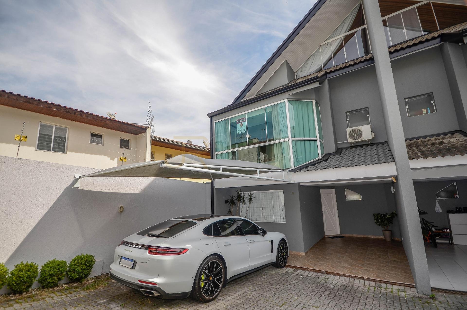 Sobrado com 3 quartos mobiliado e decorado a venda no Ecoville