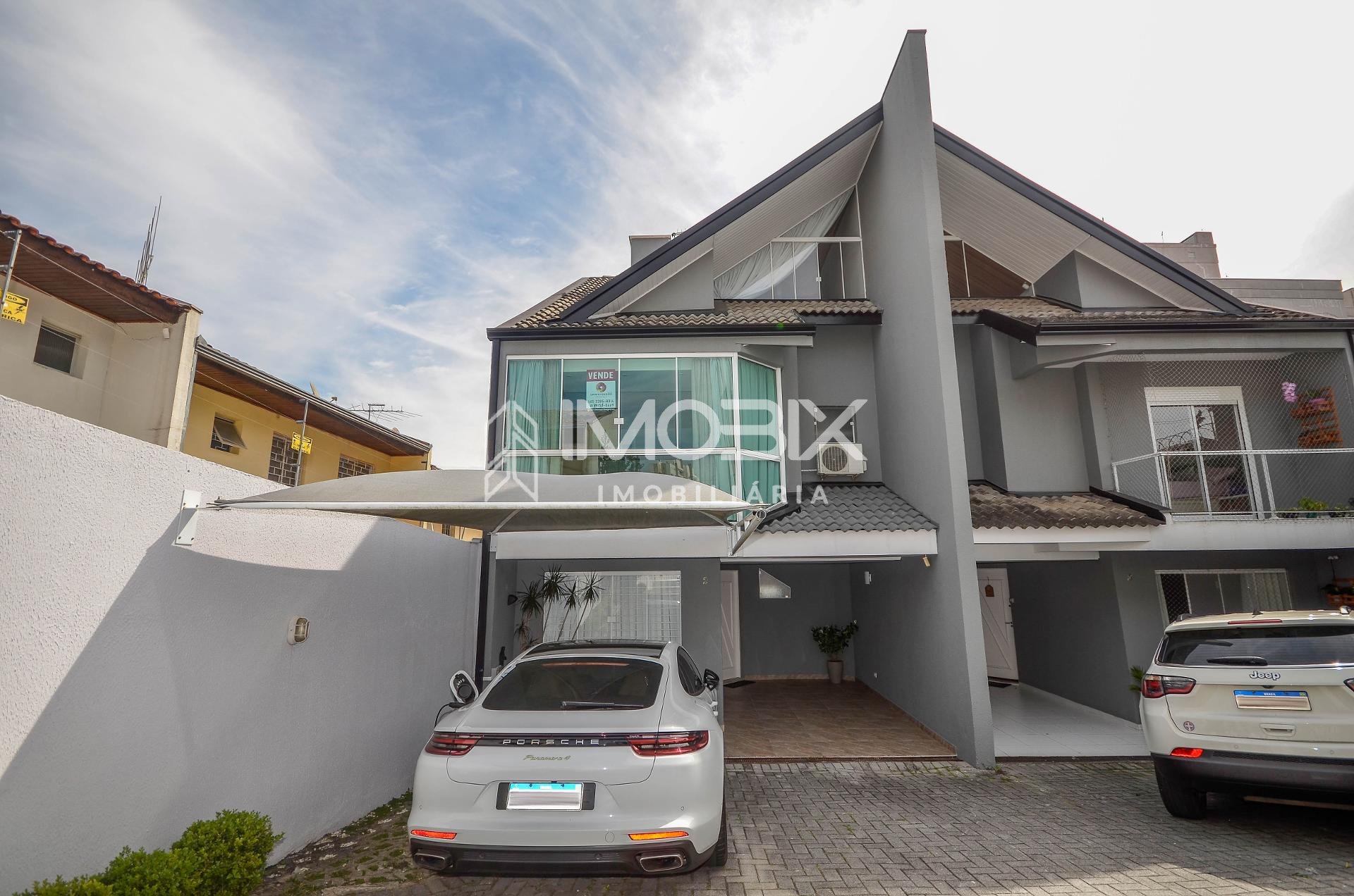 Sobrado mobiliado e decorado a venda no ecoville