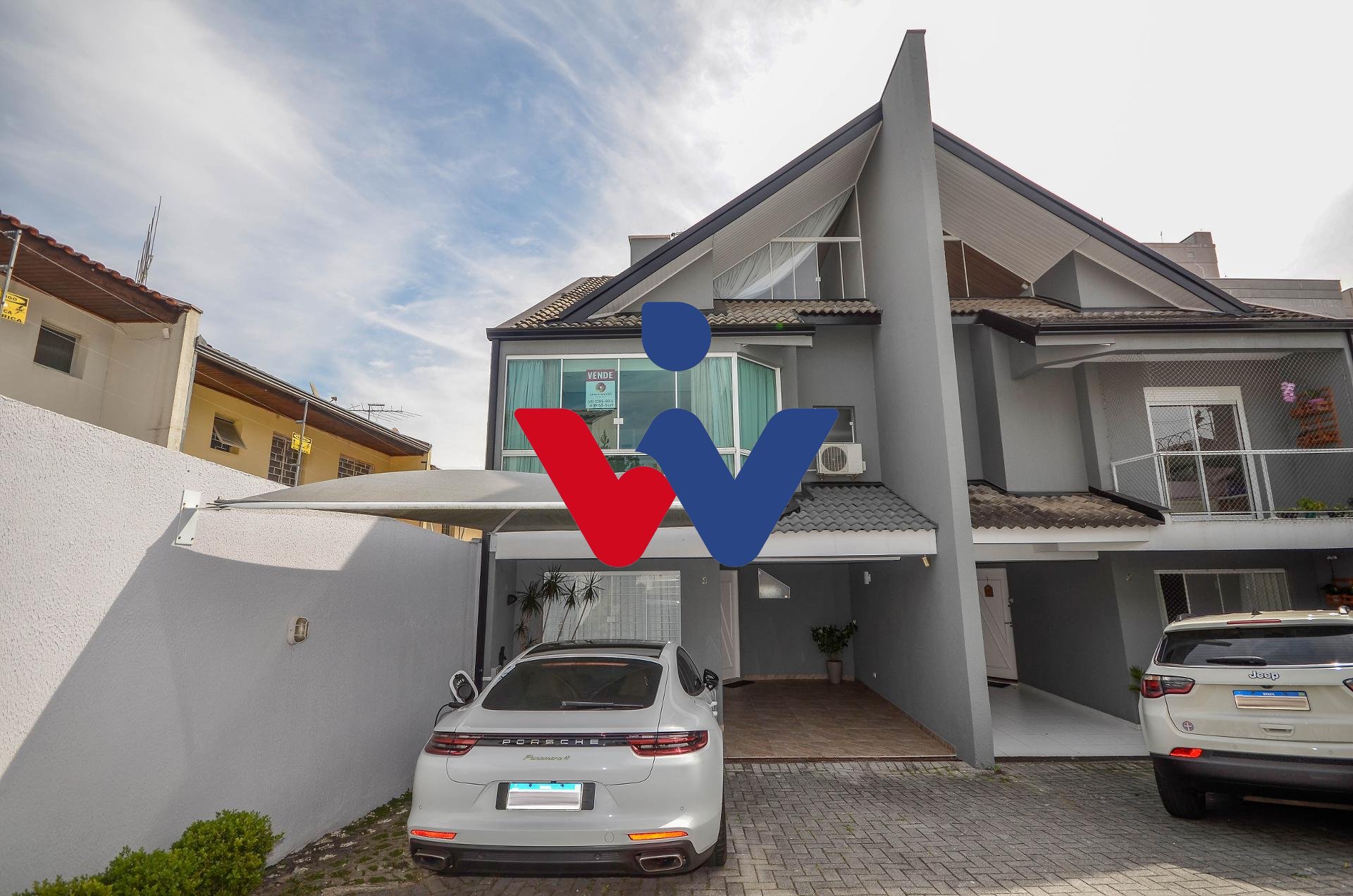 Sobrado mobiliado e decorado a venda no ecoville