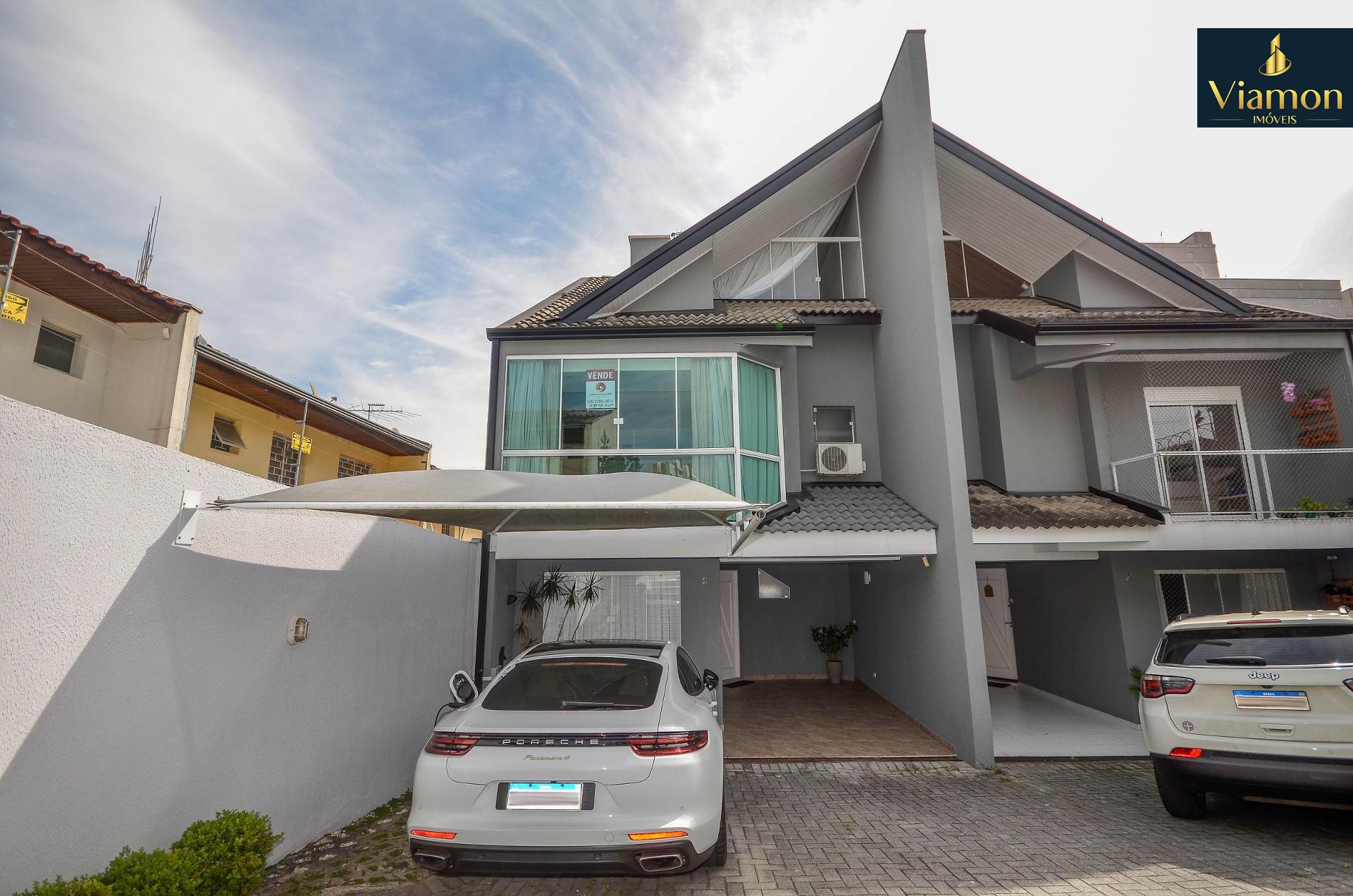 Sobrado mobiliado e decorado a venda no ecoville