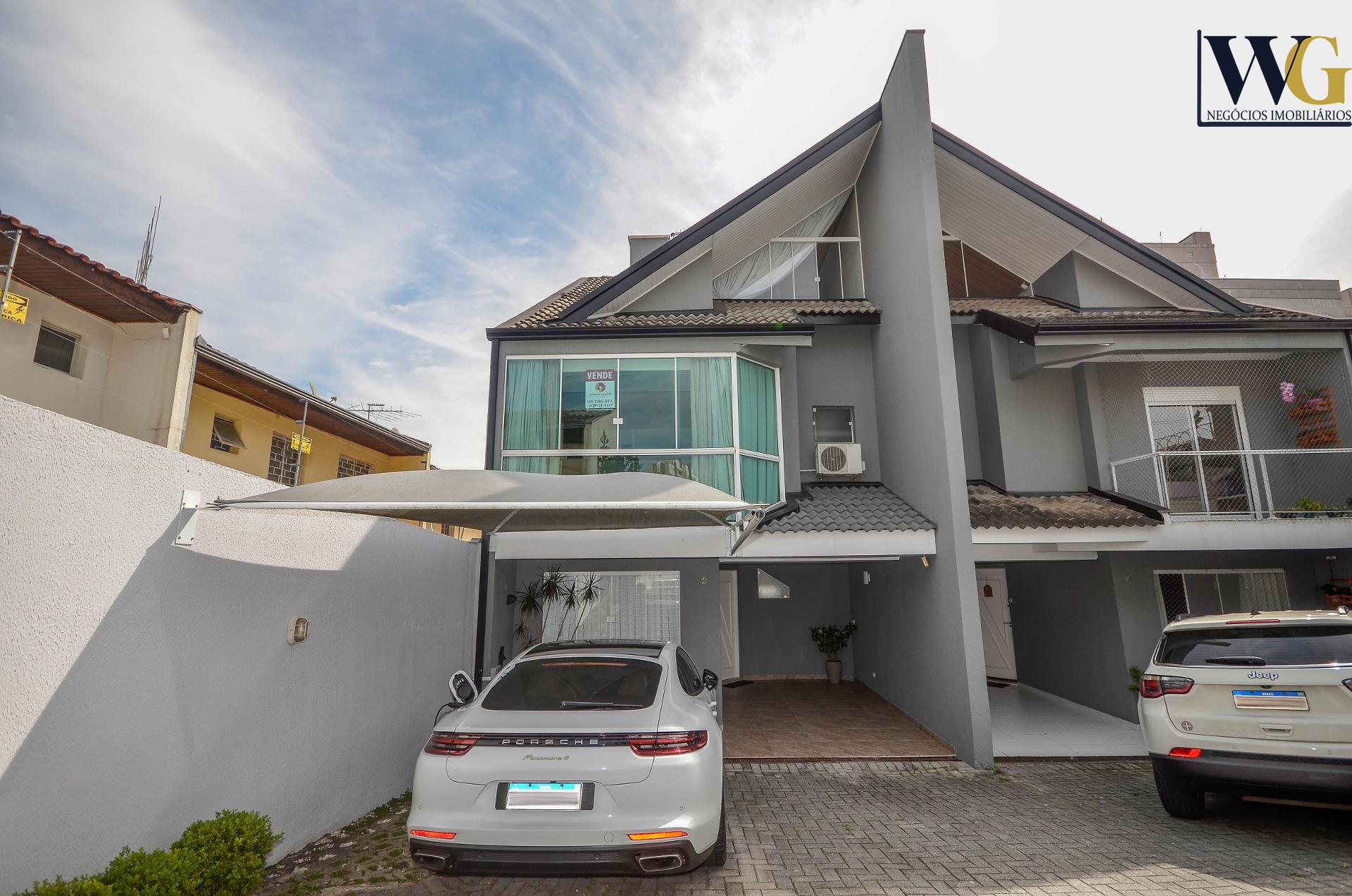 Sobrado mobiliado e decorado a venda no ecoville