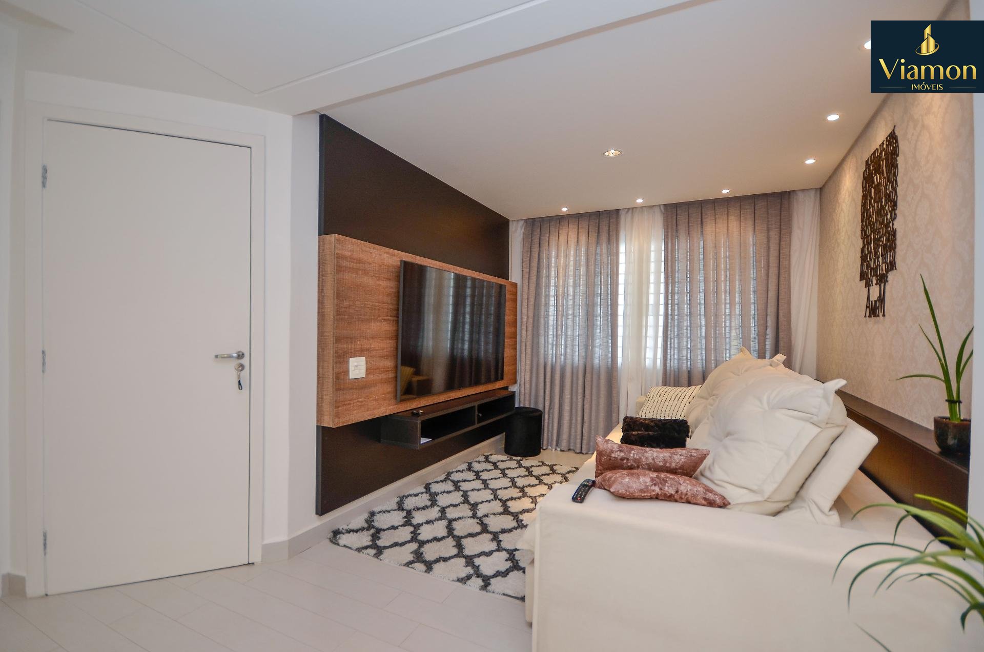 Sobrado mobiliado e decorado a venda no ecoville