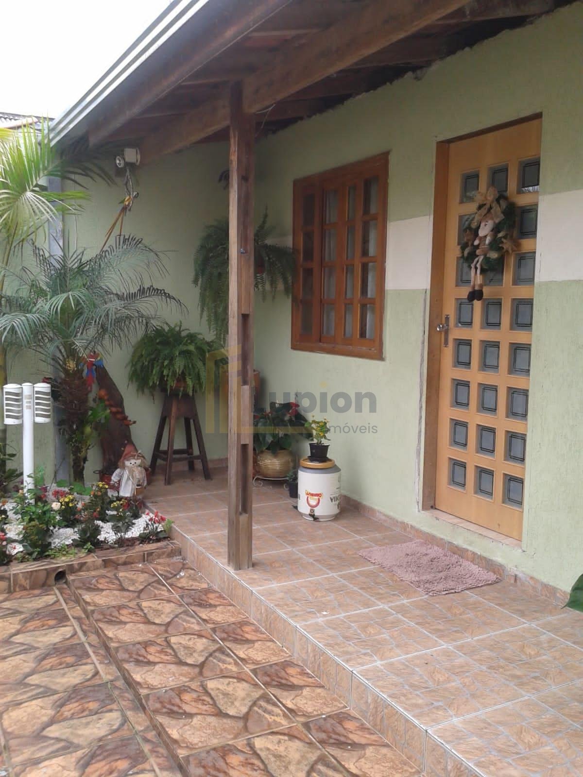 Casa a venda- Bairro Orleans - Com 3 excelentes casas, Terreno...