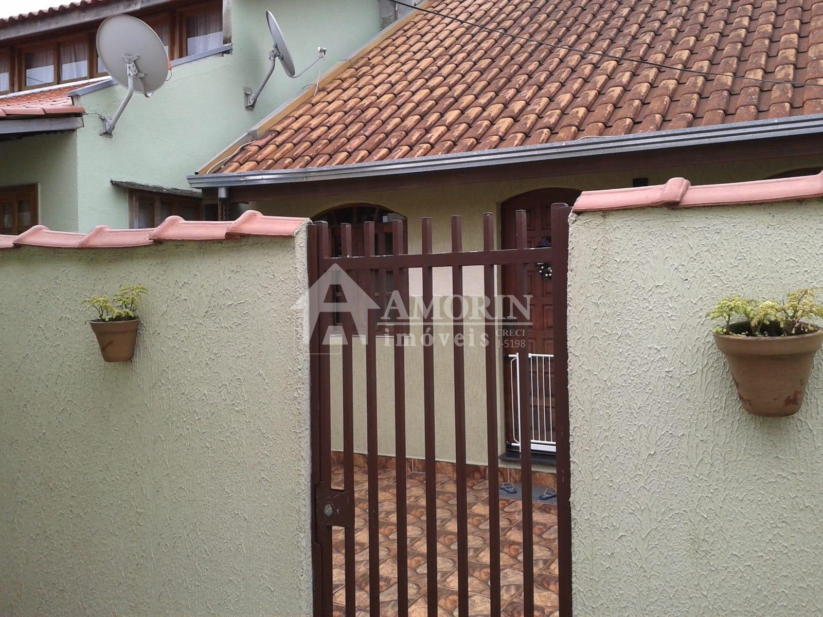 Casa a venda- Bairro Orleans - Com 3 excelentes casas, Terreno...