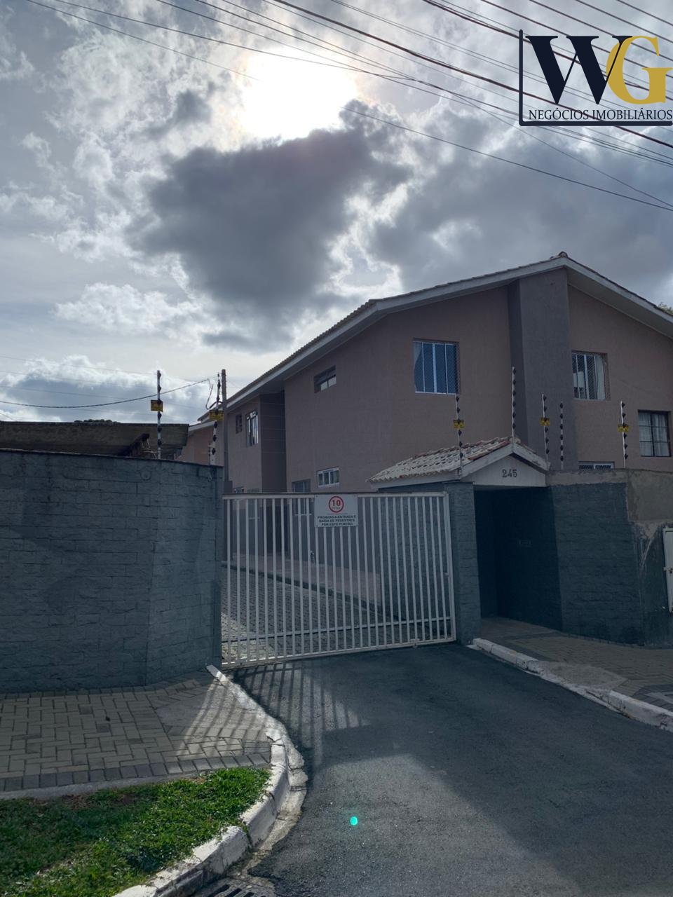 Apartamento com 2 quartos, sacada com churrasqueira e garagem ...