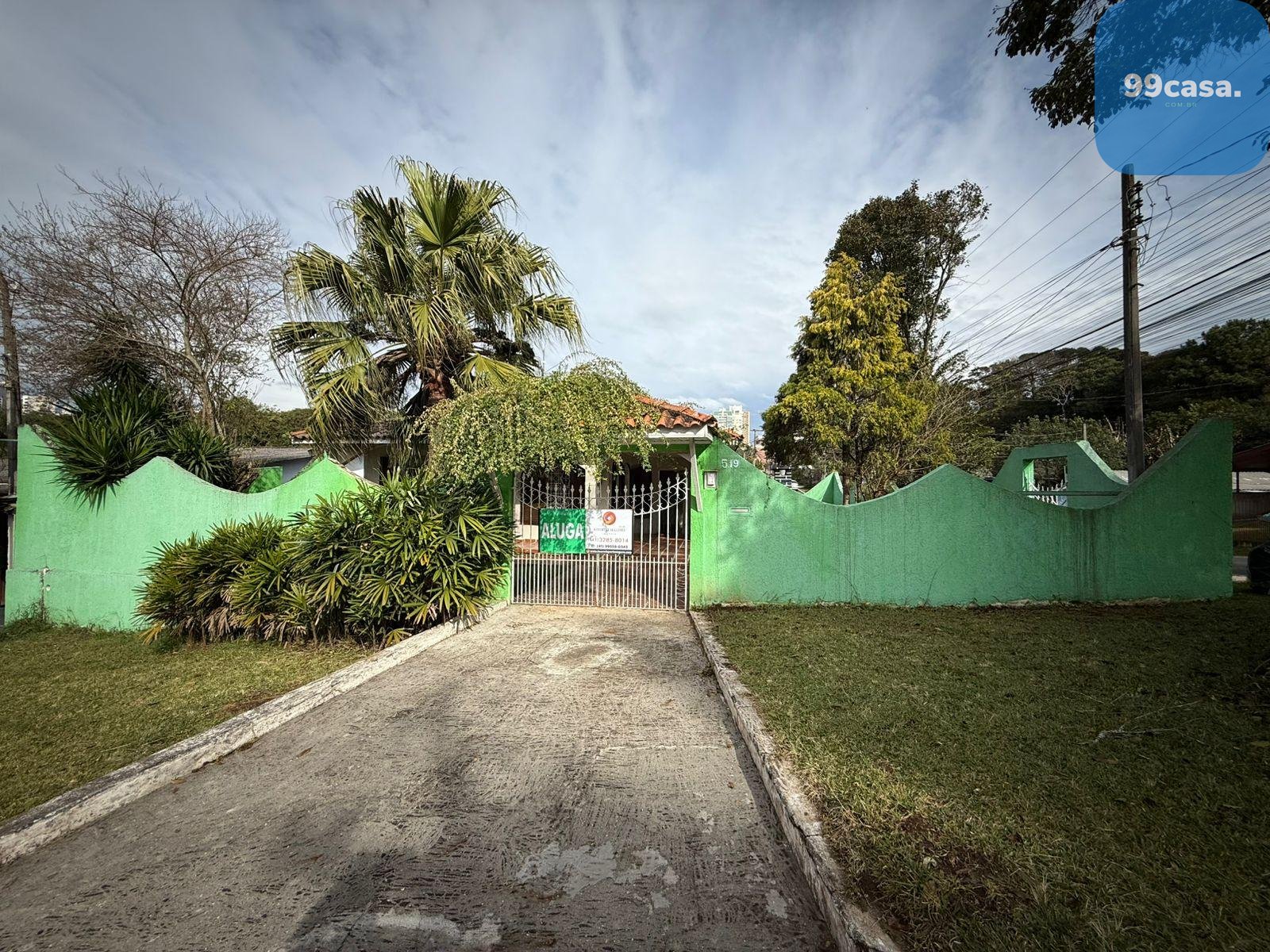 Casa com 3 quartos sendo 1 suite para locação no bairro Orleans