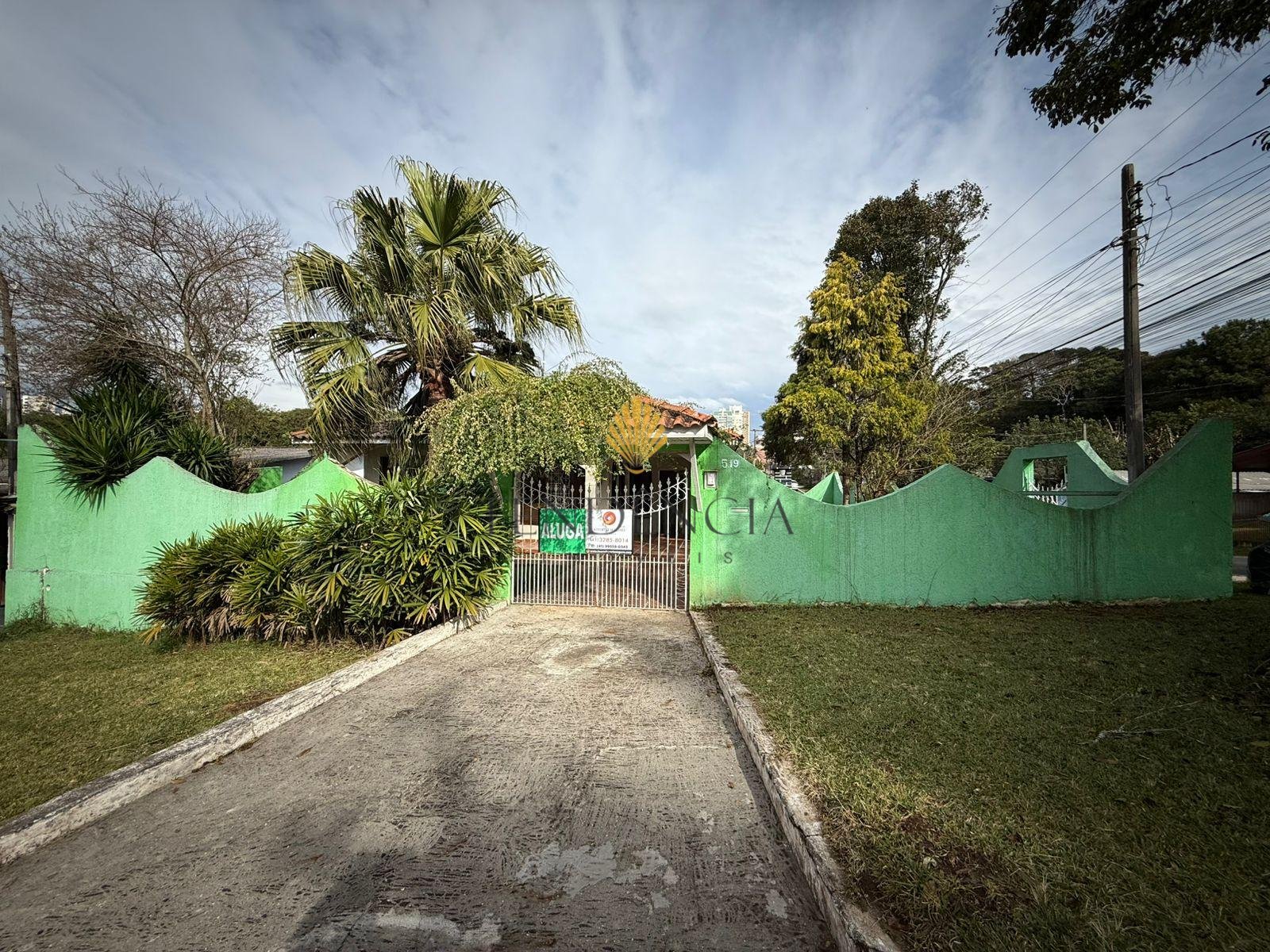 Casa com 3 quartos sendo 1 suite para locação no bairro Orleans
