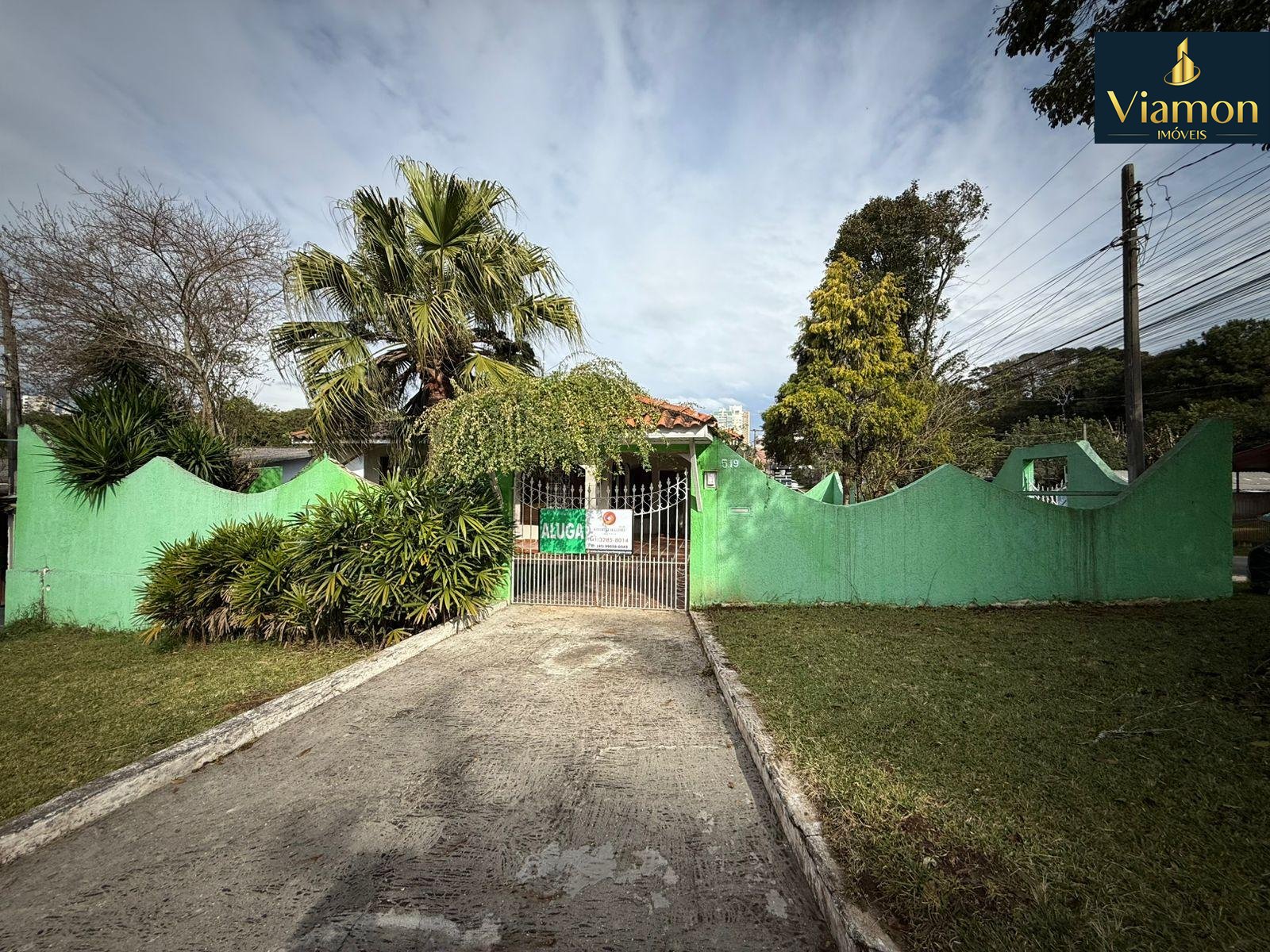 Casa com 3 quartos sendo 1 suite para locação no bairro Orleans