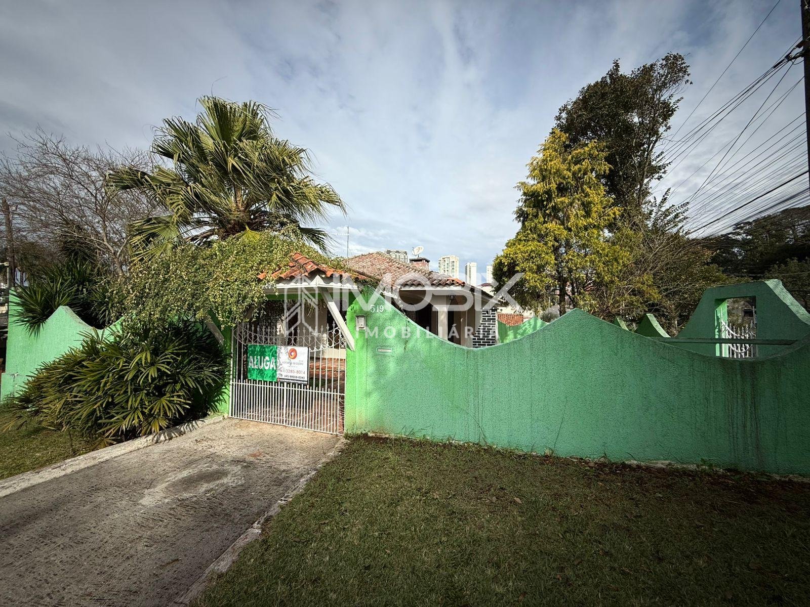 Casa com 3 quartos sendo 1 suite para locação no bairro Orleans