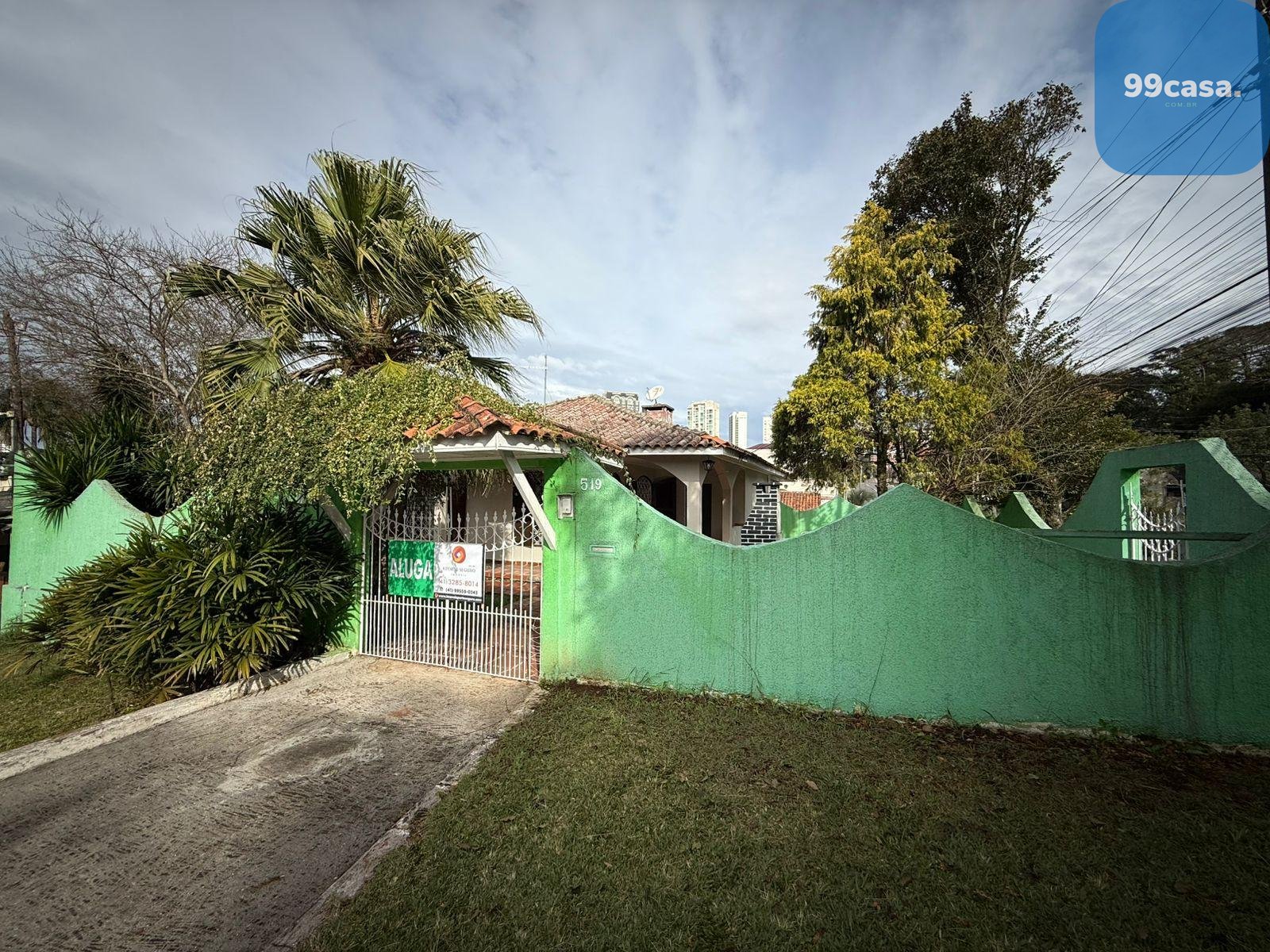 Casa com 3 quartos sendo 1 suite para locação no bairro Orleans