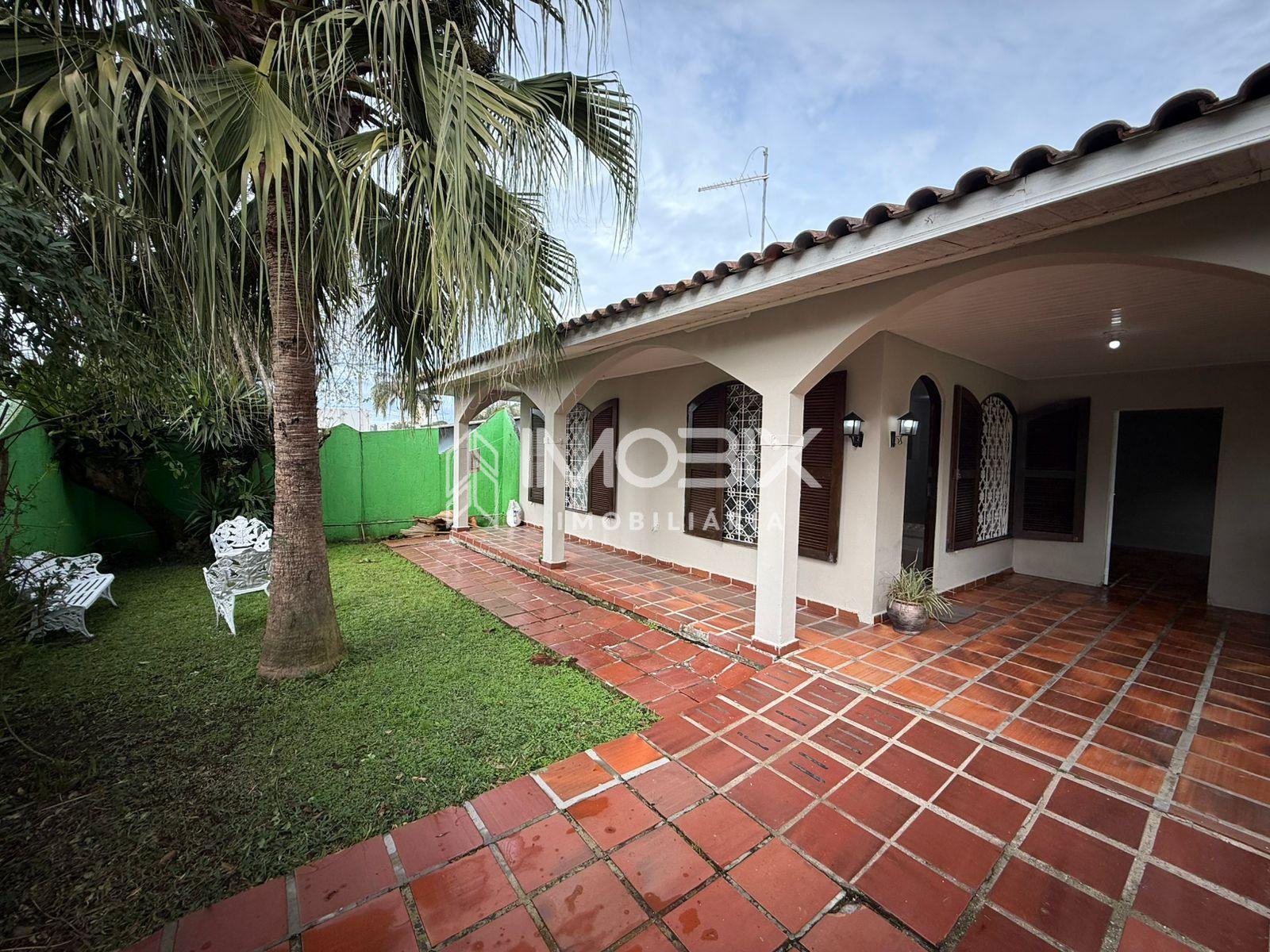 Casa com 3 quartos sendo 1 suite para locação no bairro Orleans