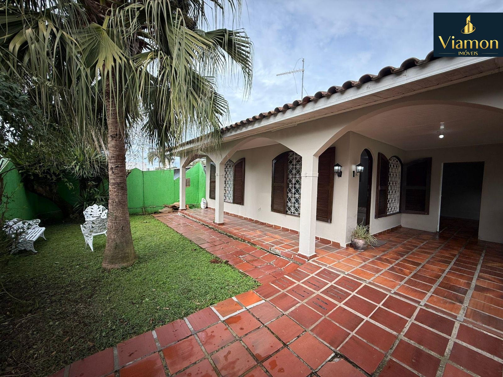 Casa com 3 quartos sendo 1 suite para locação no bairro Orleans