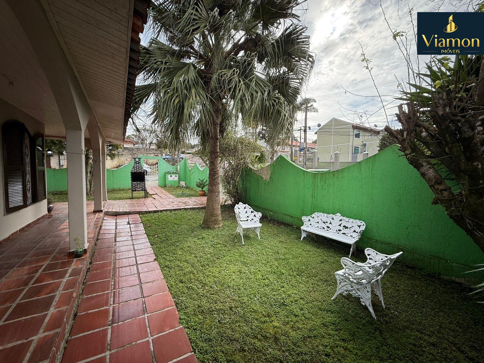 Casa com 3 quartos sendo 1 suite para locação no bairro Orleans