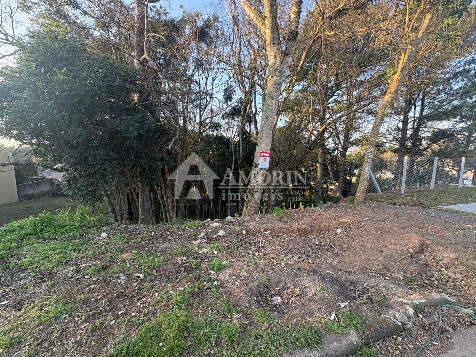 Sobrado aceita troca por apartamento na regi?o sul de Curitiba.