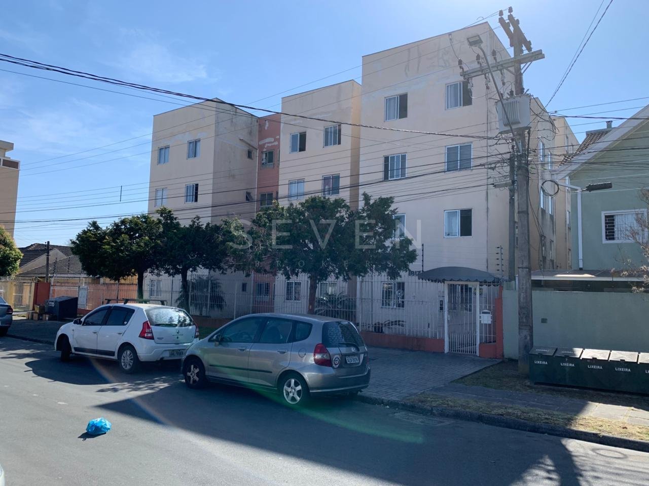 Apartamento térreo à venda com 3 quartos no Hauer  Rua Isaías...