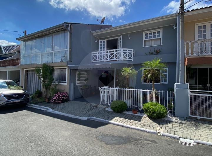 Sobrado 3 Quartos à Venda no Fazendinha  Condomínio com Taxa Baixa  Curitiba