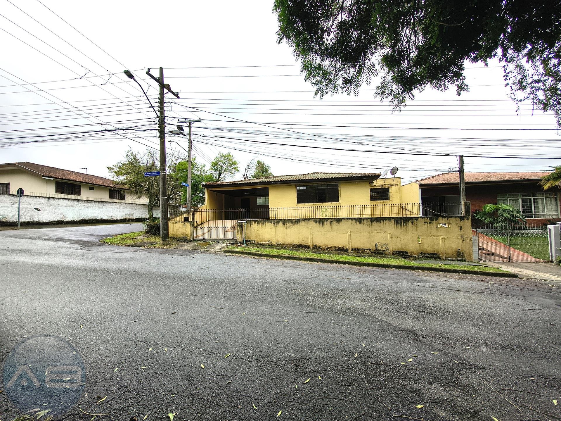 Casa com 03 quartos para locação, 103 m  por R  3.000 mês  Sa...