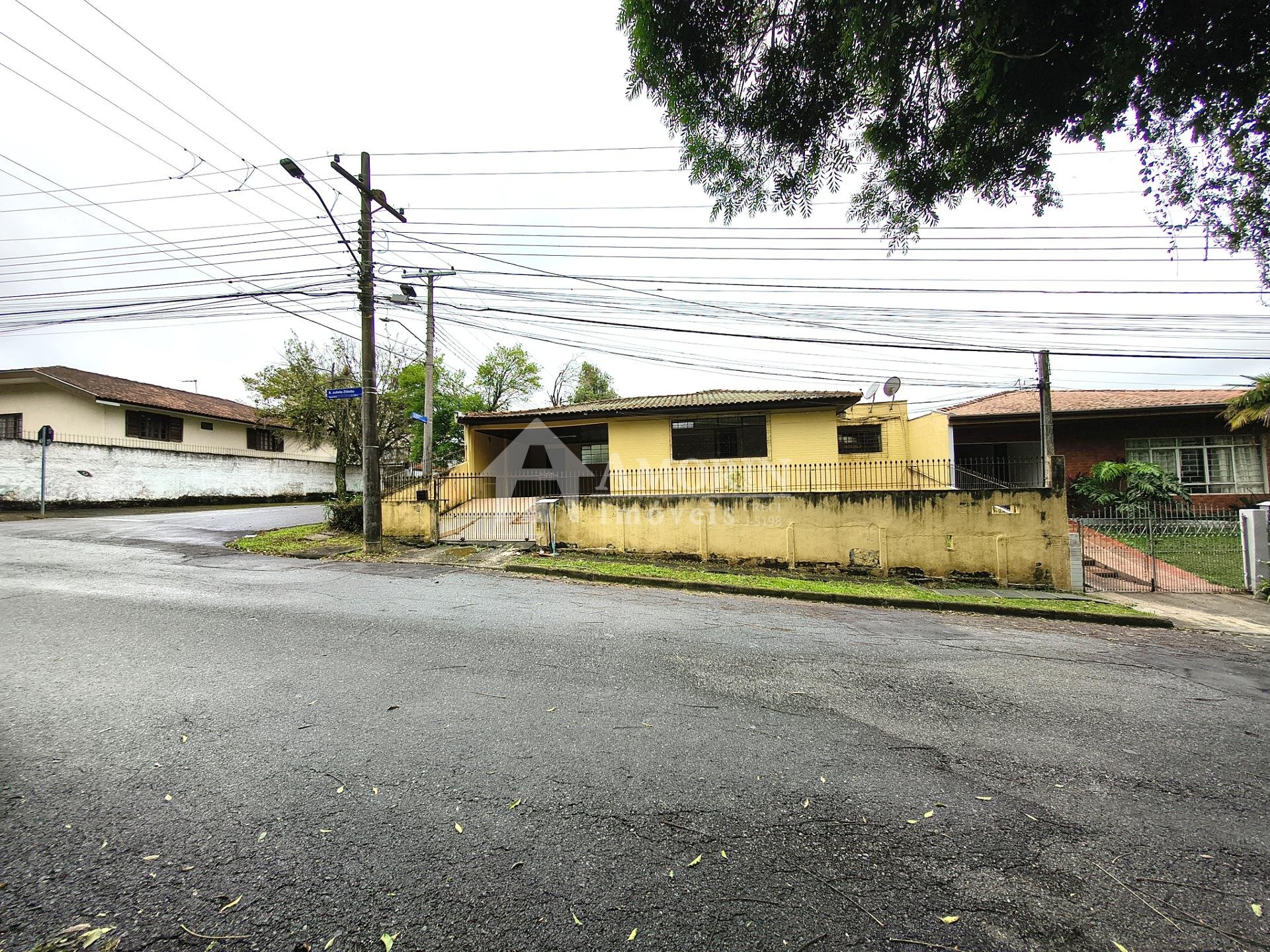 Casa com 03 quartos para locação, 103 m  por R  3.500 mês  Sa...