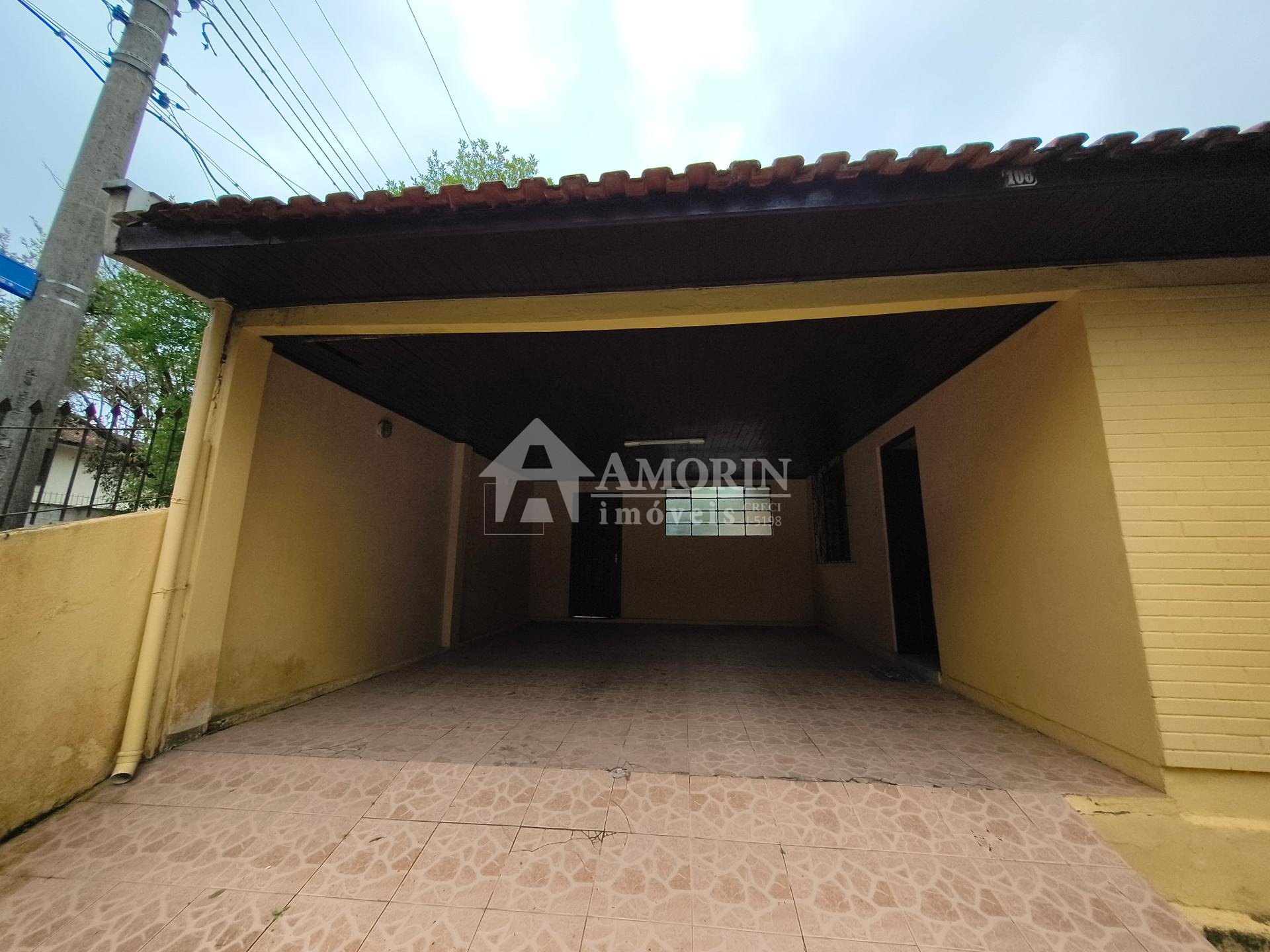 Casa com 03 quartos para locação, 103 m  por R  3.500 mês  Sa...