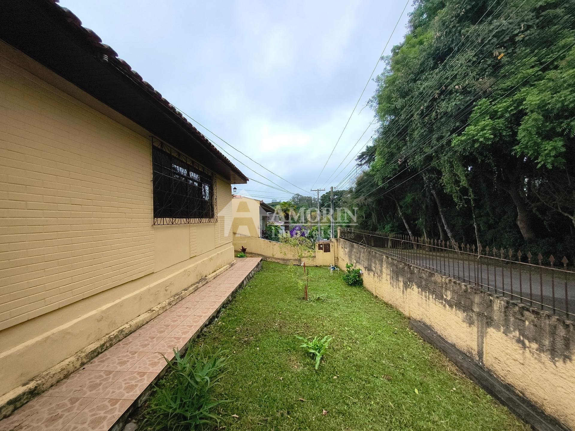 Casa com 03 quartos para locação, 103 m  por R  3.500 mês  Sa...