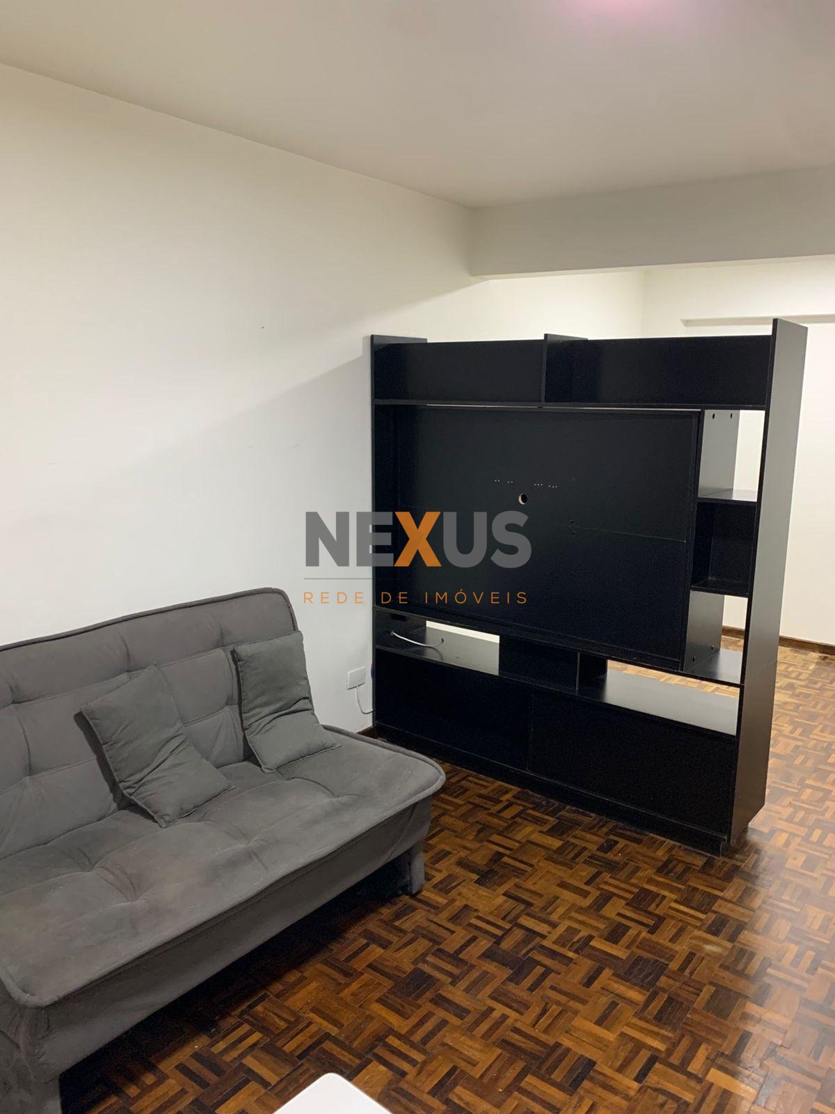 Quitinete à venda no Centro de Curitiba | Semi mobiliada | Pró...