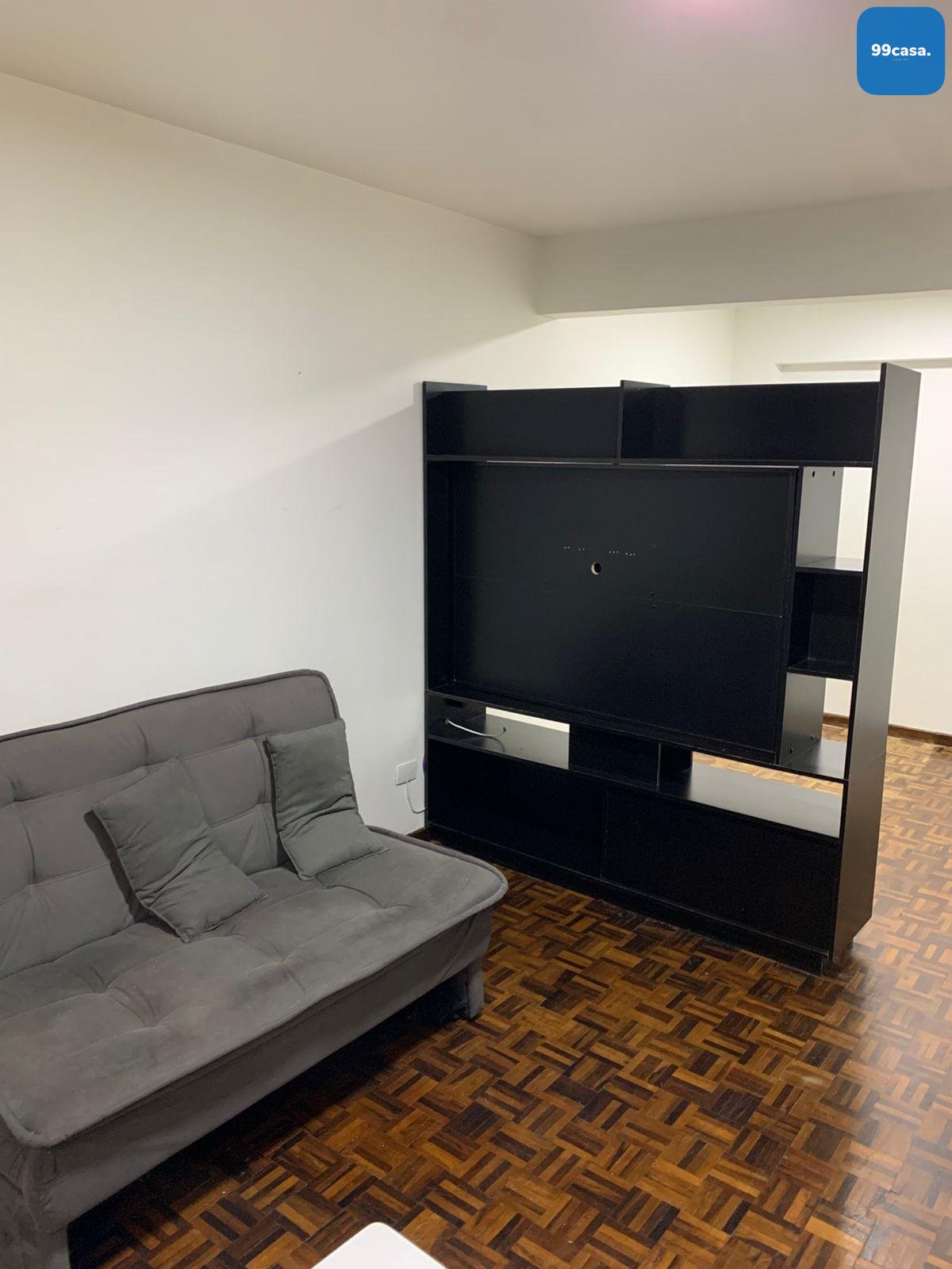 Quitinete à venda no Centro de Curitiba | Semi mobiliada | Pró...