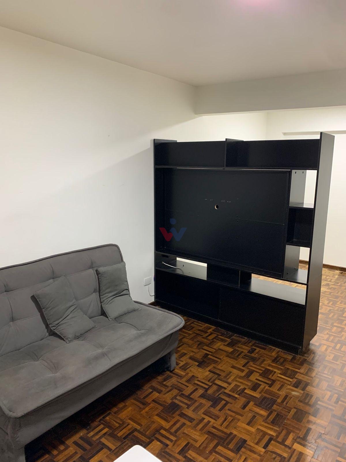 Quitinete à venda no Centro de Curitiba | Semi mobiliada | Pró...