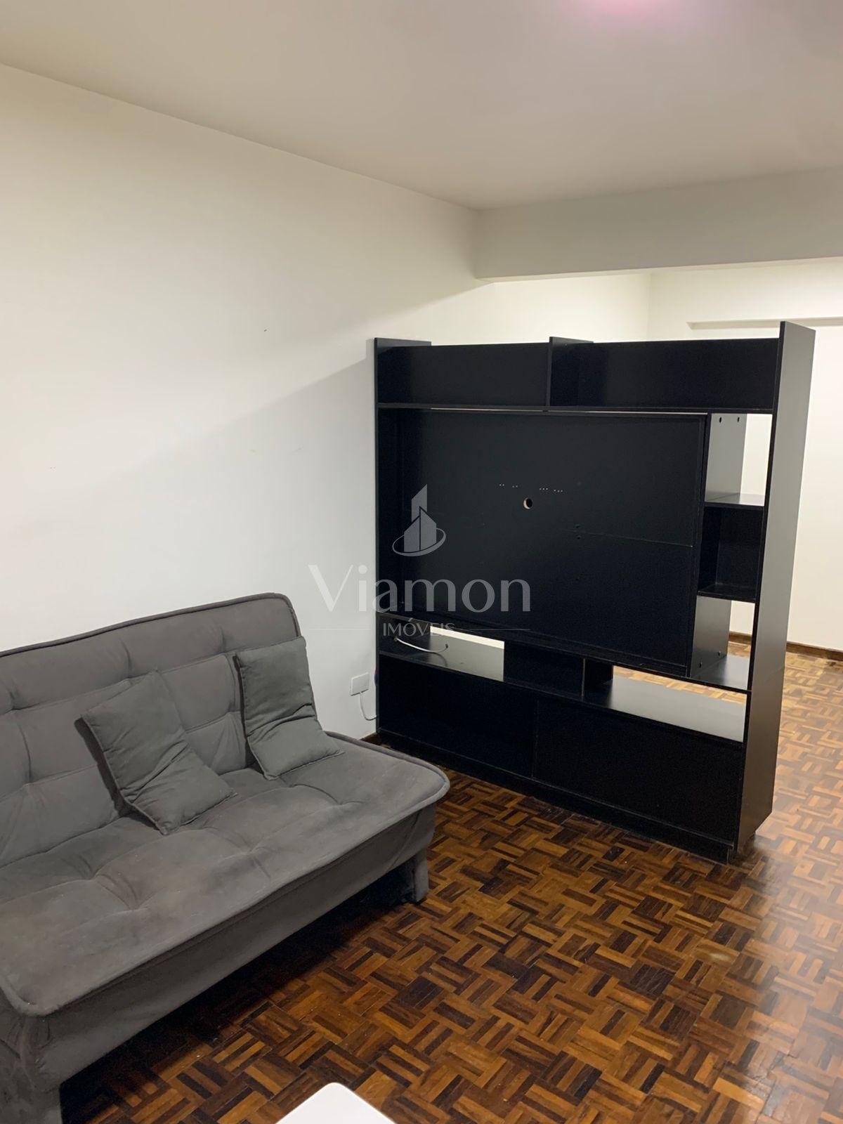 Quitinete à venda no Centro de Curitiba | Semi mobiliada | Pró...